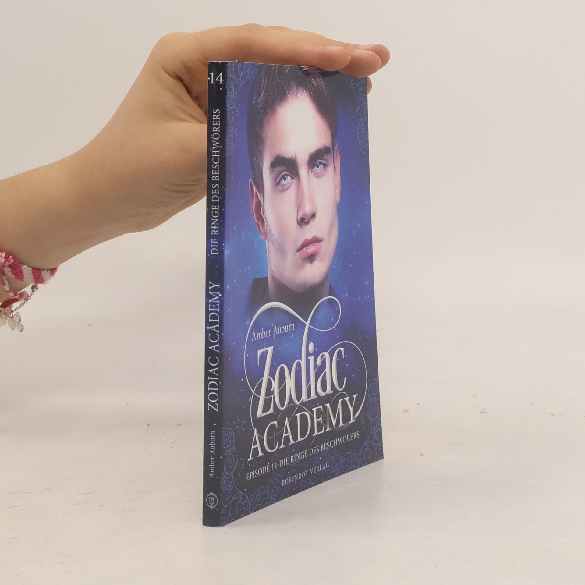 Amber Auburn Zodiac Academy, Episode 14 - Die Ringe des Beschwörers