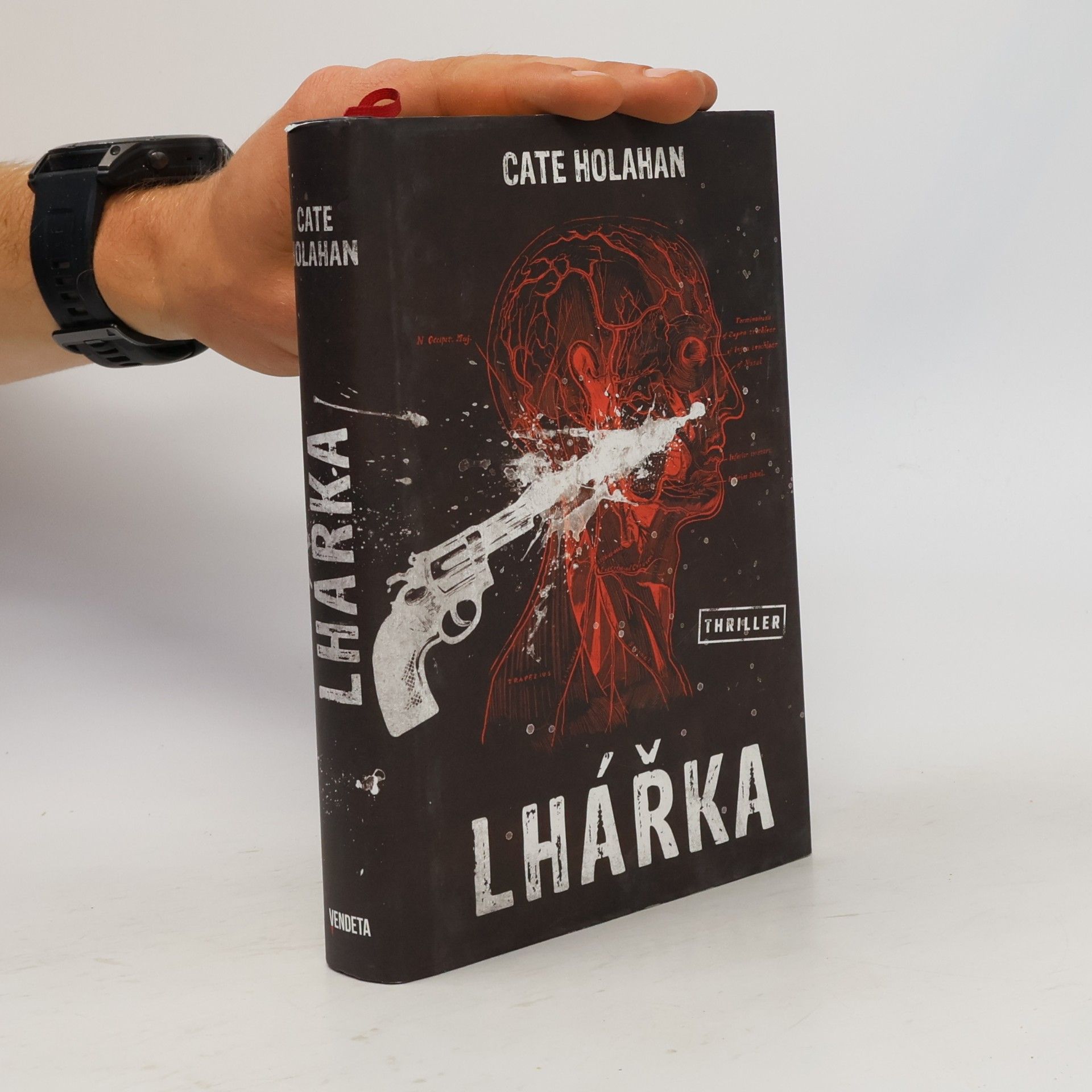Cate Holahan Lhářka