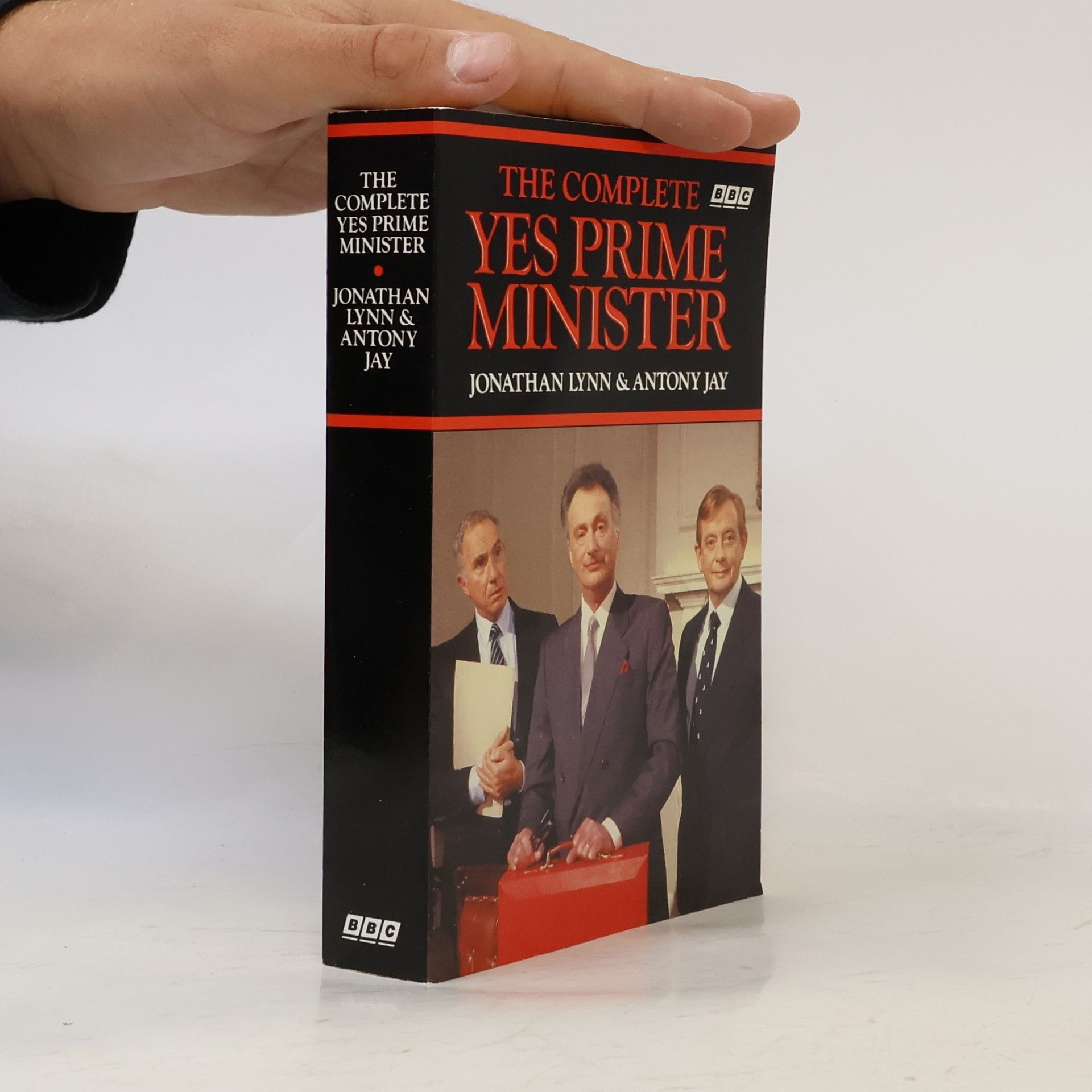 Jonathan Lynn The complete Yes prime minister: the diaries of the Right Hon