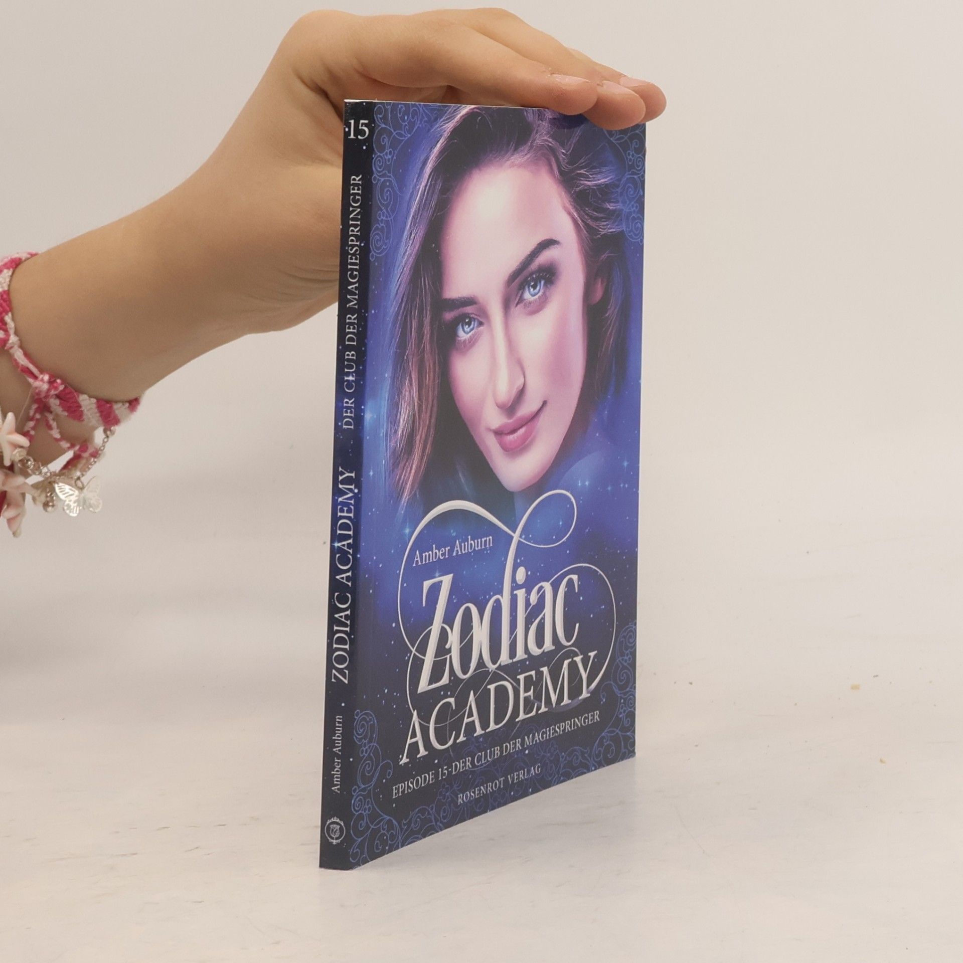 Amber Auburn Zodiac Academy, Episode 15 - Der Club der Magiespringer
