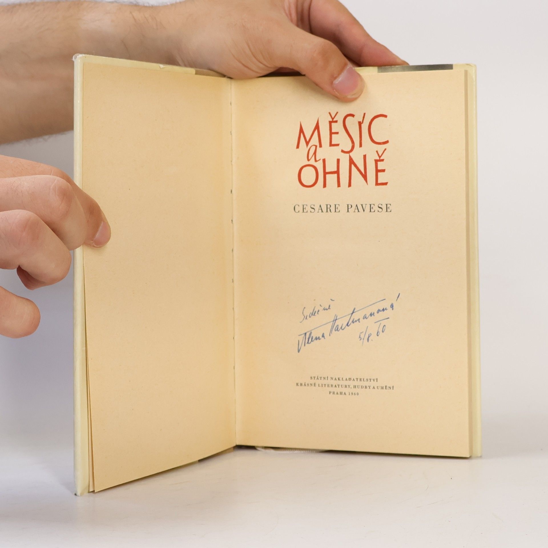 Cesare Pavese Měsíc a ohně