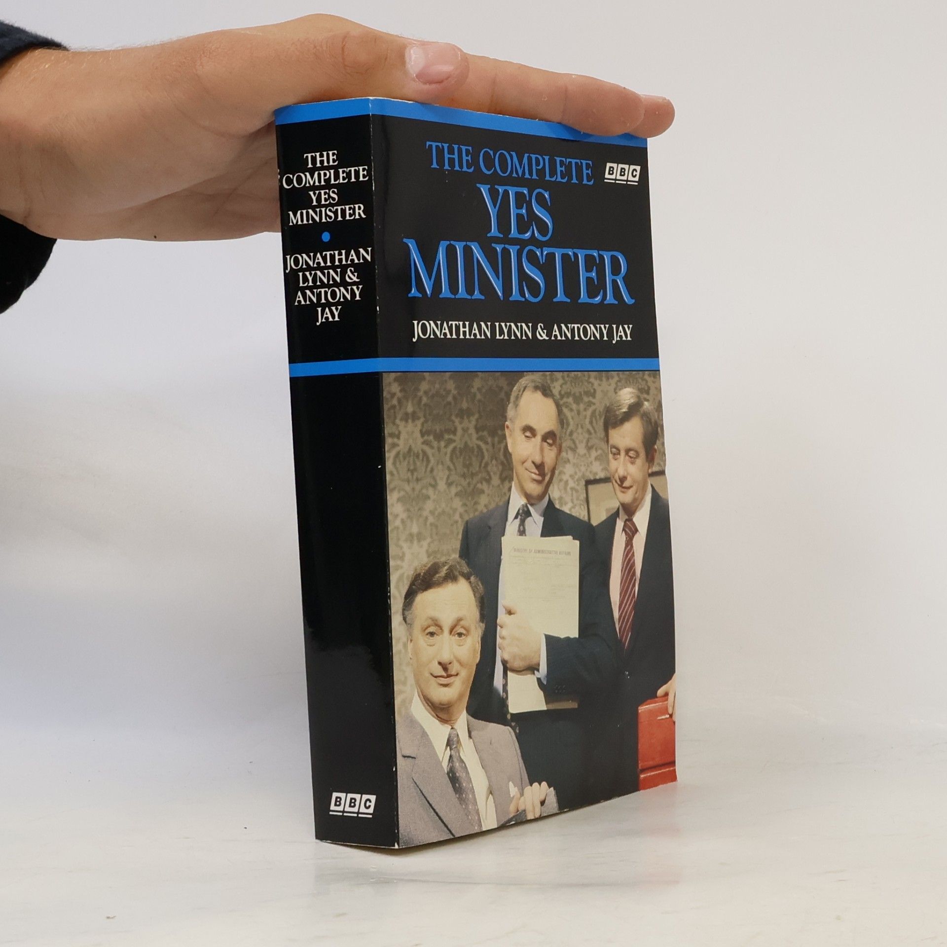 Jonathan Lynn The complete Yes minister