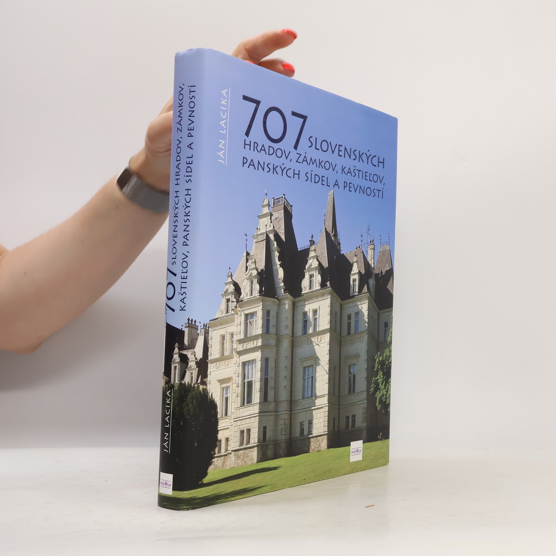 707 slovenských hradov, zámkov, kaštieľov, panských sídel a pevností