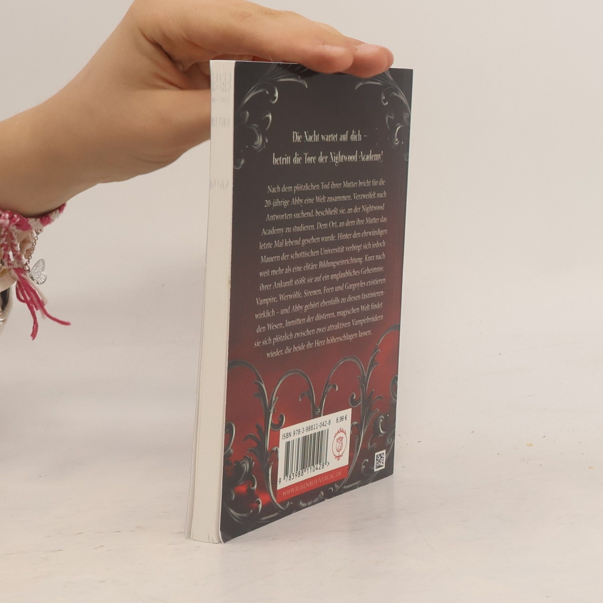 Amber Auburn Nightwood Academy, Episode 1 - Bittersüßer Albtraum
