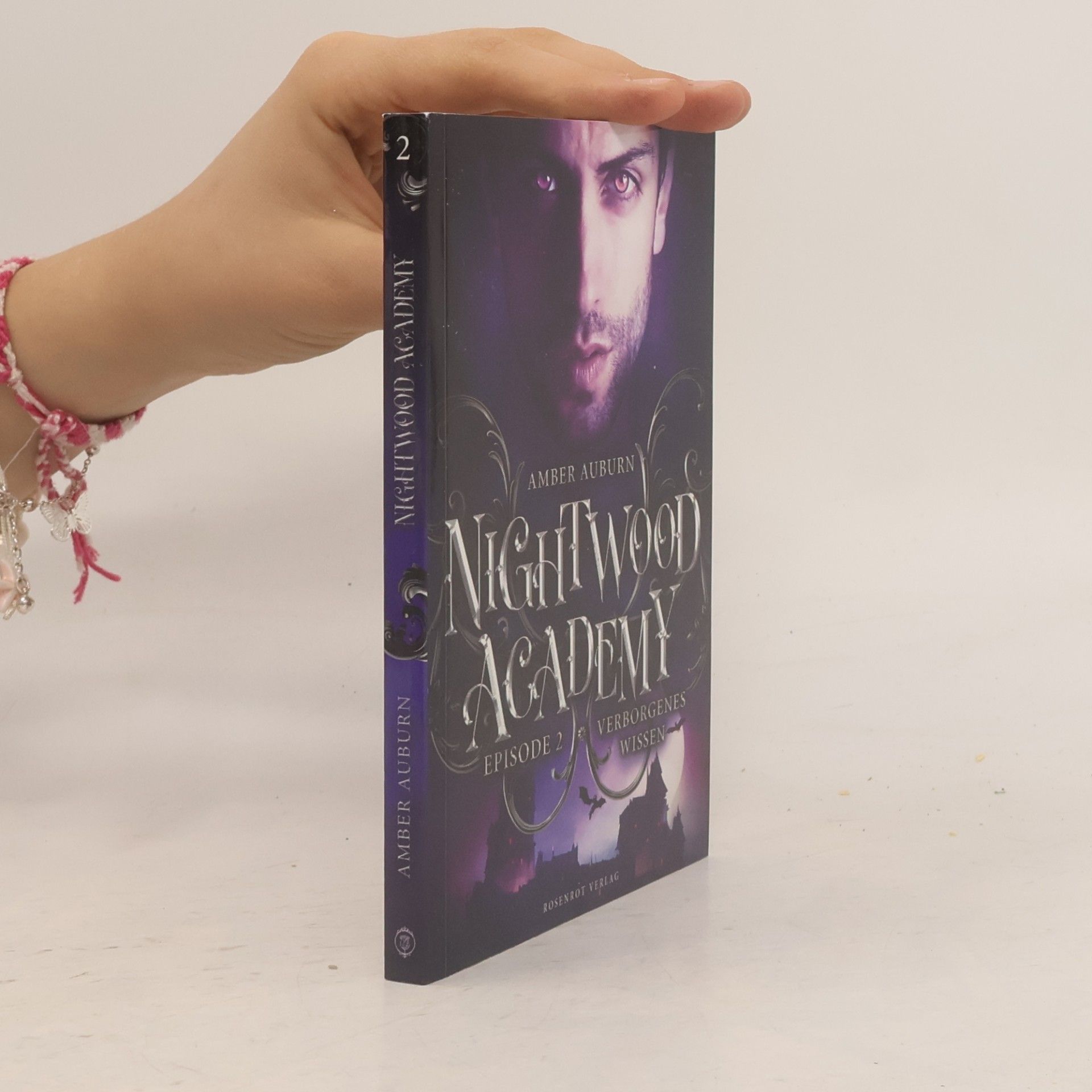 Amber Auburn Nightwood Academy, Episode 2 - Verborgenes Wissen