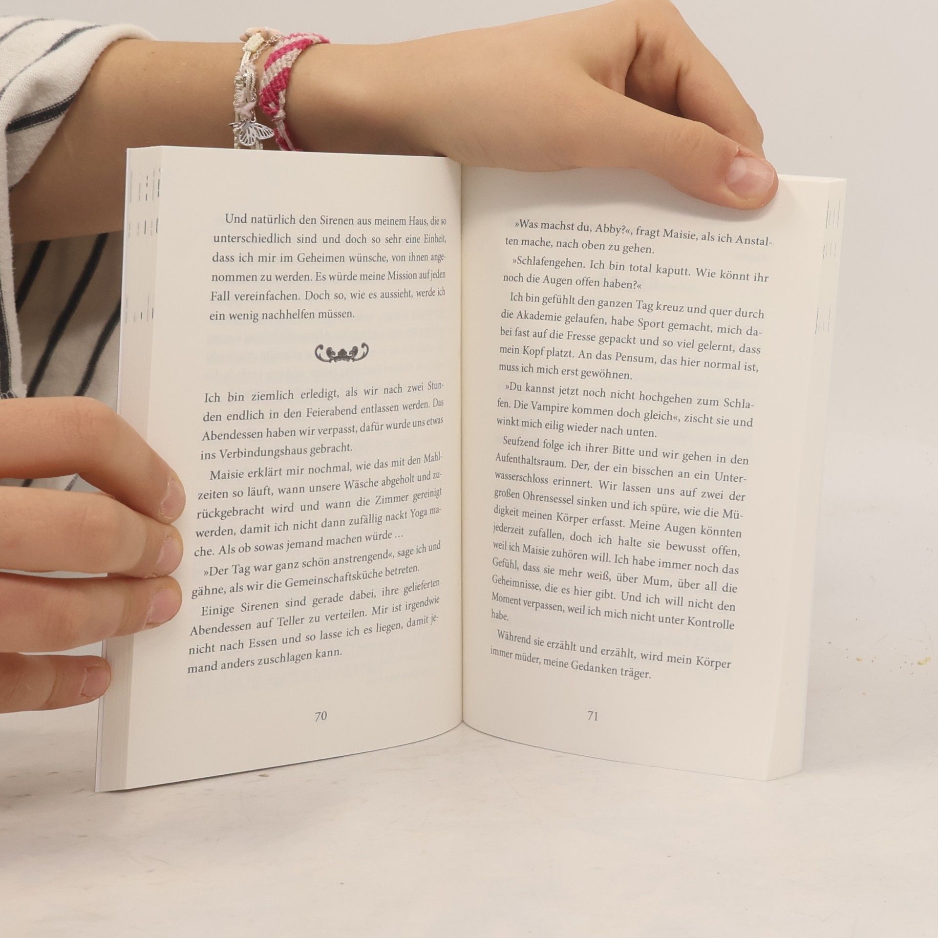 Amber Auburn Nightwood Academy, Episode 2 - Verborgenes Wissen