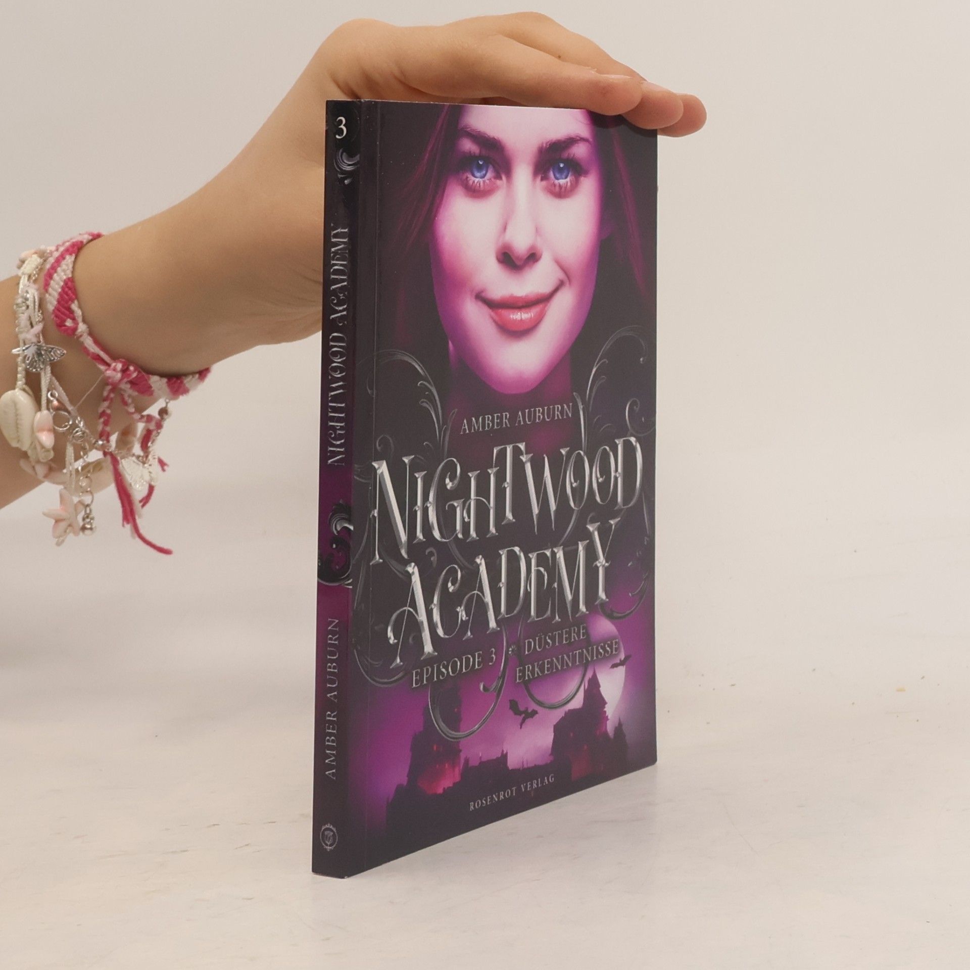 Amber Auburn Nightwood Academy, Episode 3 - Düstere Erkenntnisse