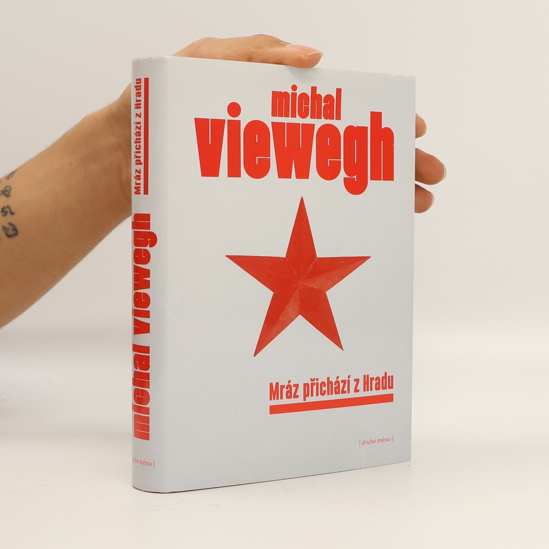 Michal Viewegh Mráz přichází z Hradu