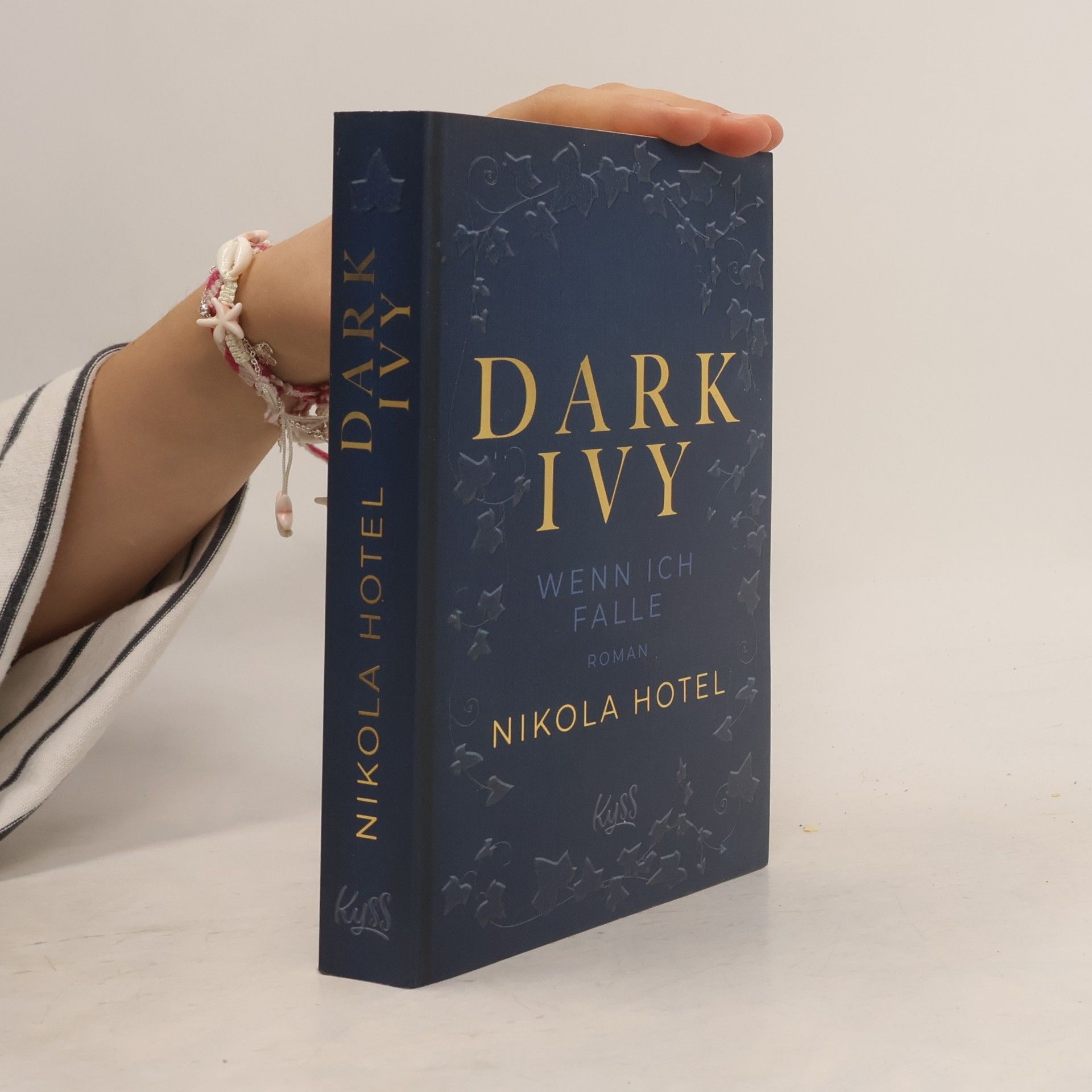 Nikola Hotel Dark Ivy - Wenn ich falle
