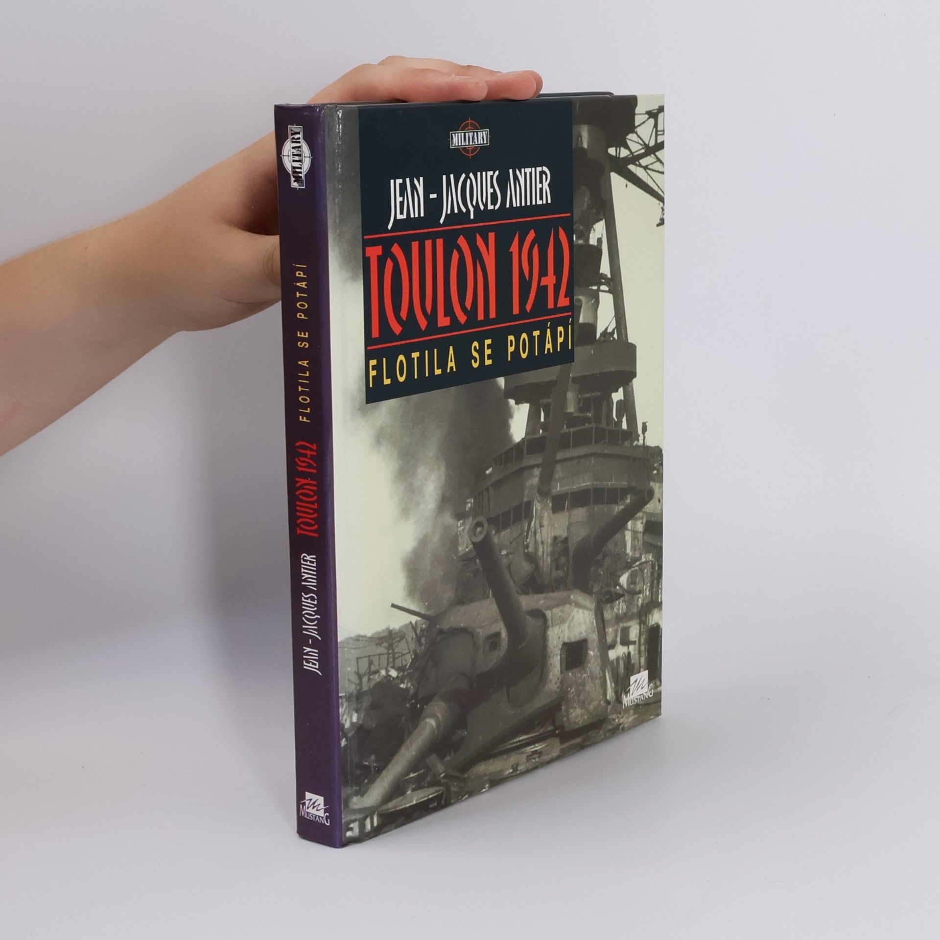 Toulon 1942. Flotila se potápí