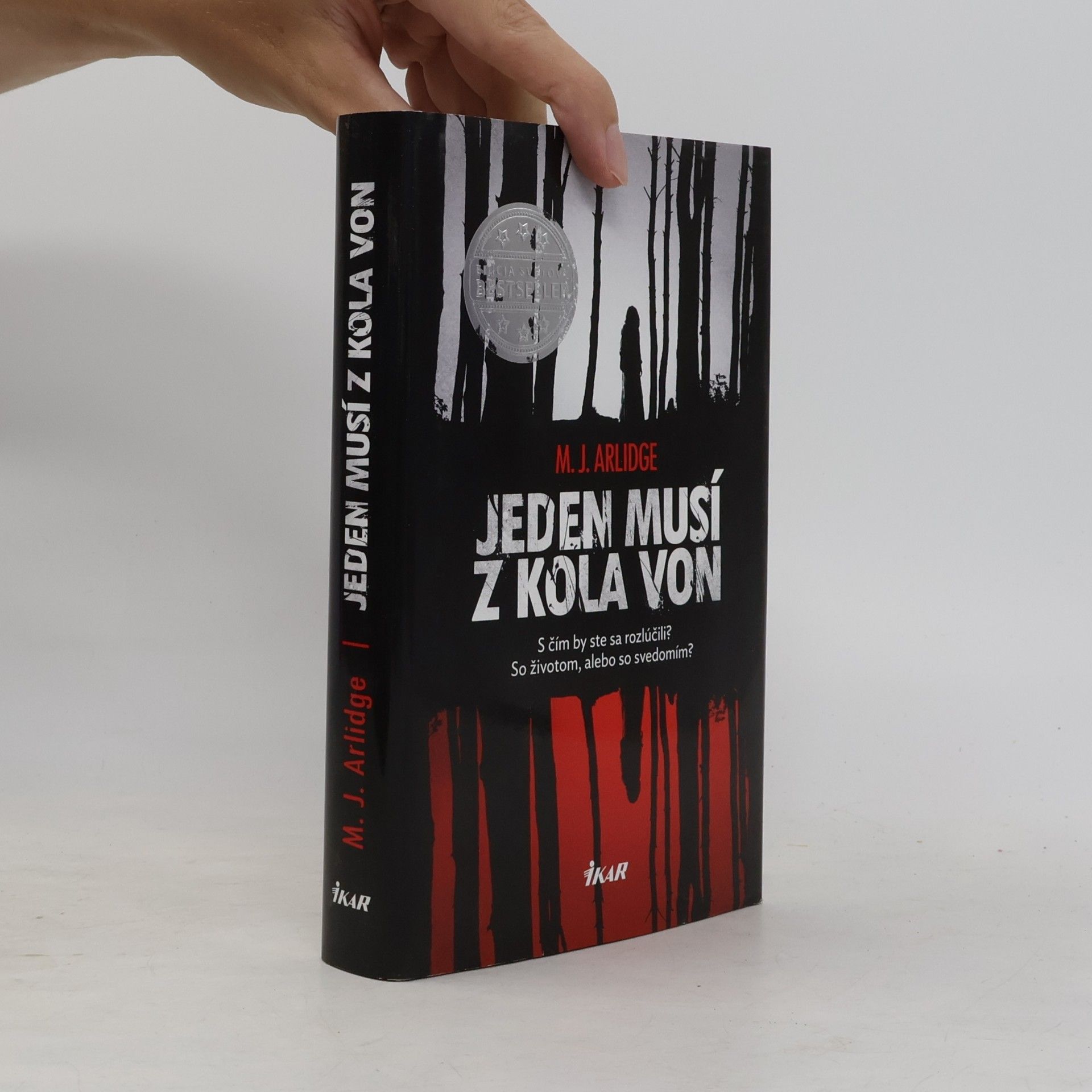 M. J. Arlidge Jeden musí z kola von