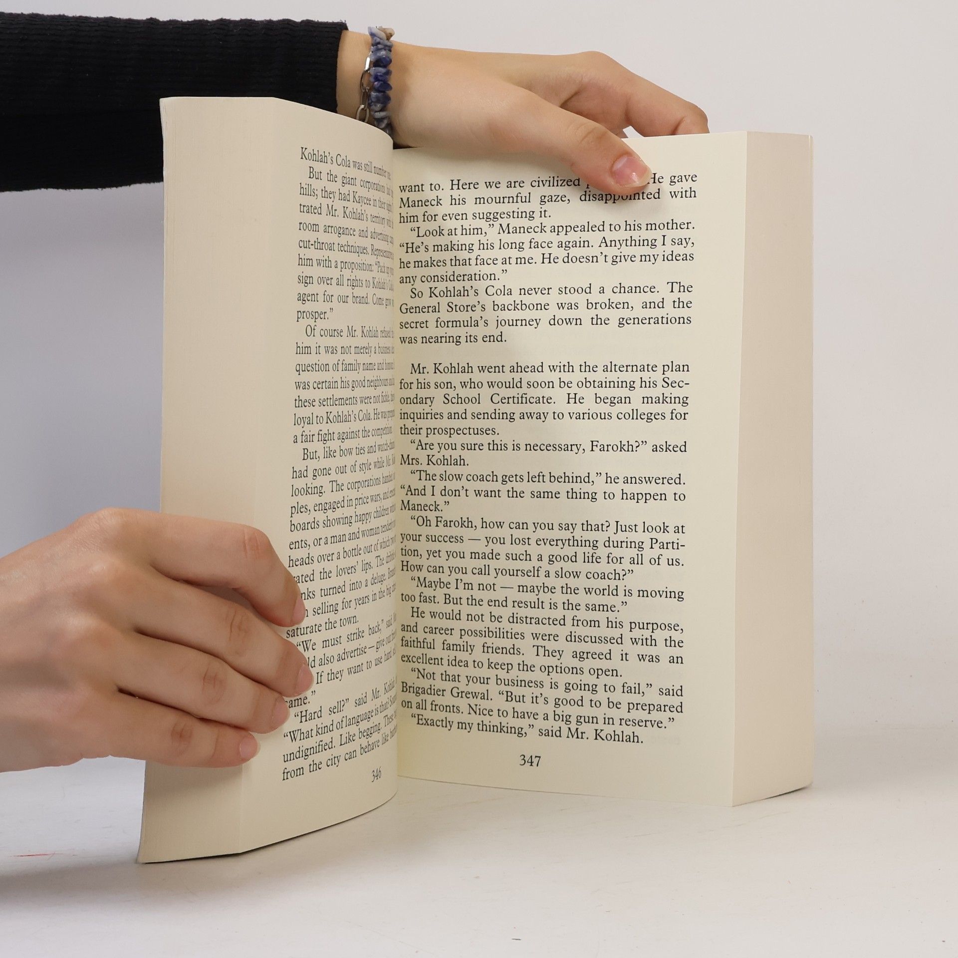 Rohinton Mistry Thorndike Large Print: A Fine Balance
