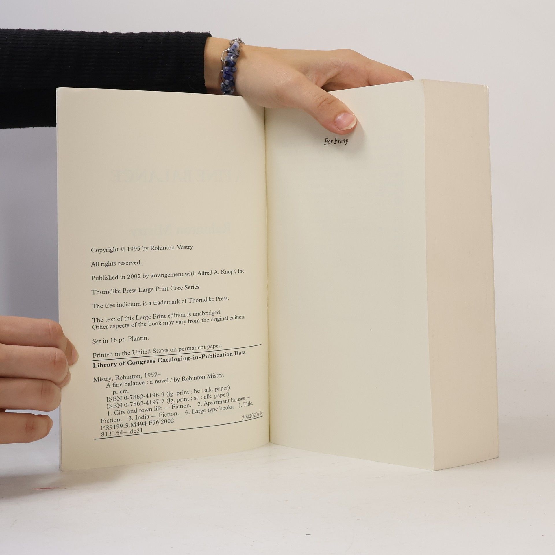 Rohinton Mistry Thorndike Large Print: A Fine Balance