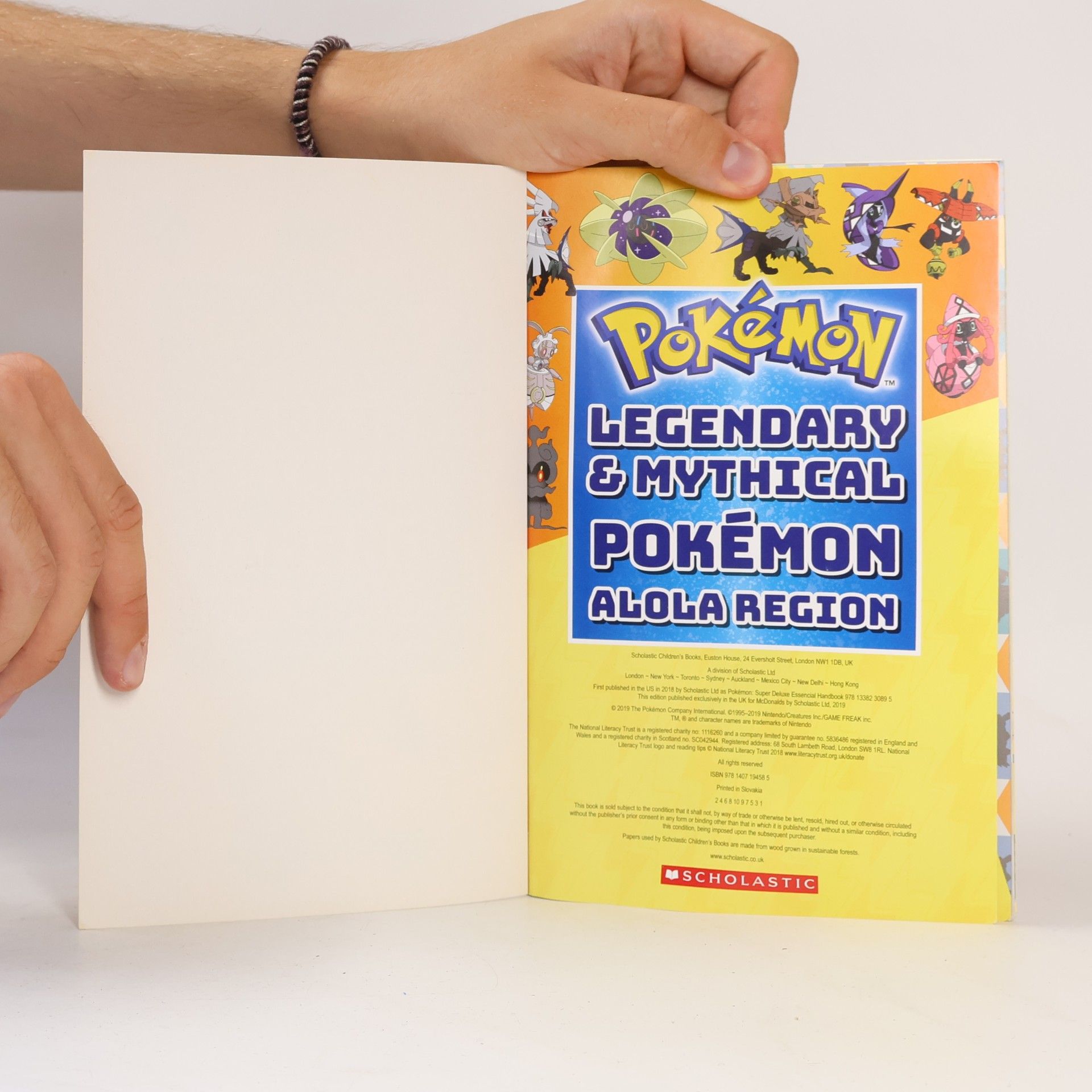 Kolektiv autorů Pokémon Legendary & Mythical Pokémon Alola Region