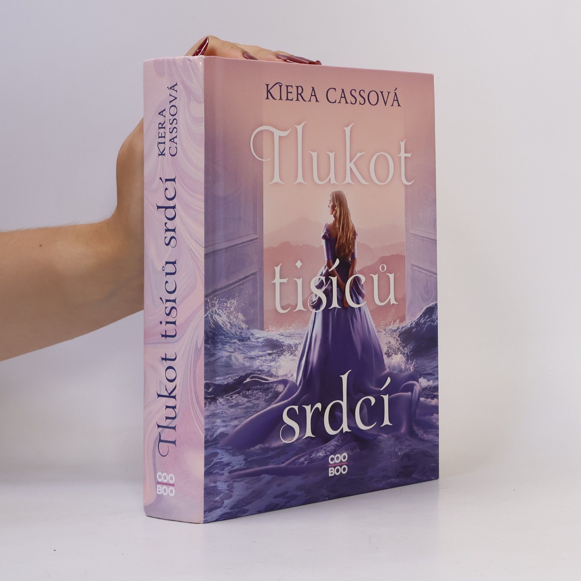 Kiera Cass Tlukot tisíců srdcí