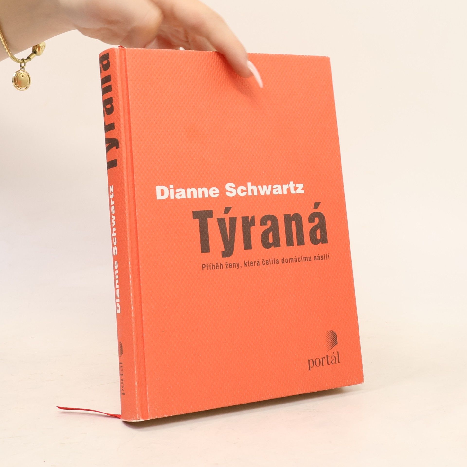 Dianne Schwartz Týraná. Příběh ženy, která čelila domácímu násilí