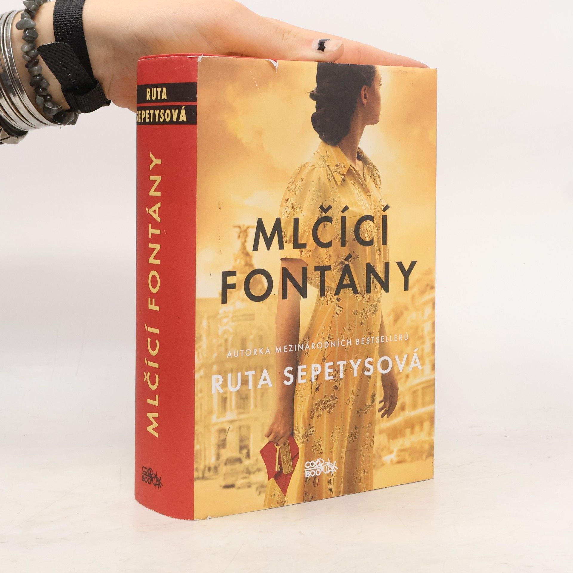 Ruta Sepetys Mlčící fontány