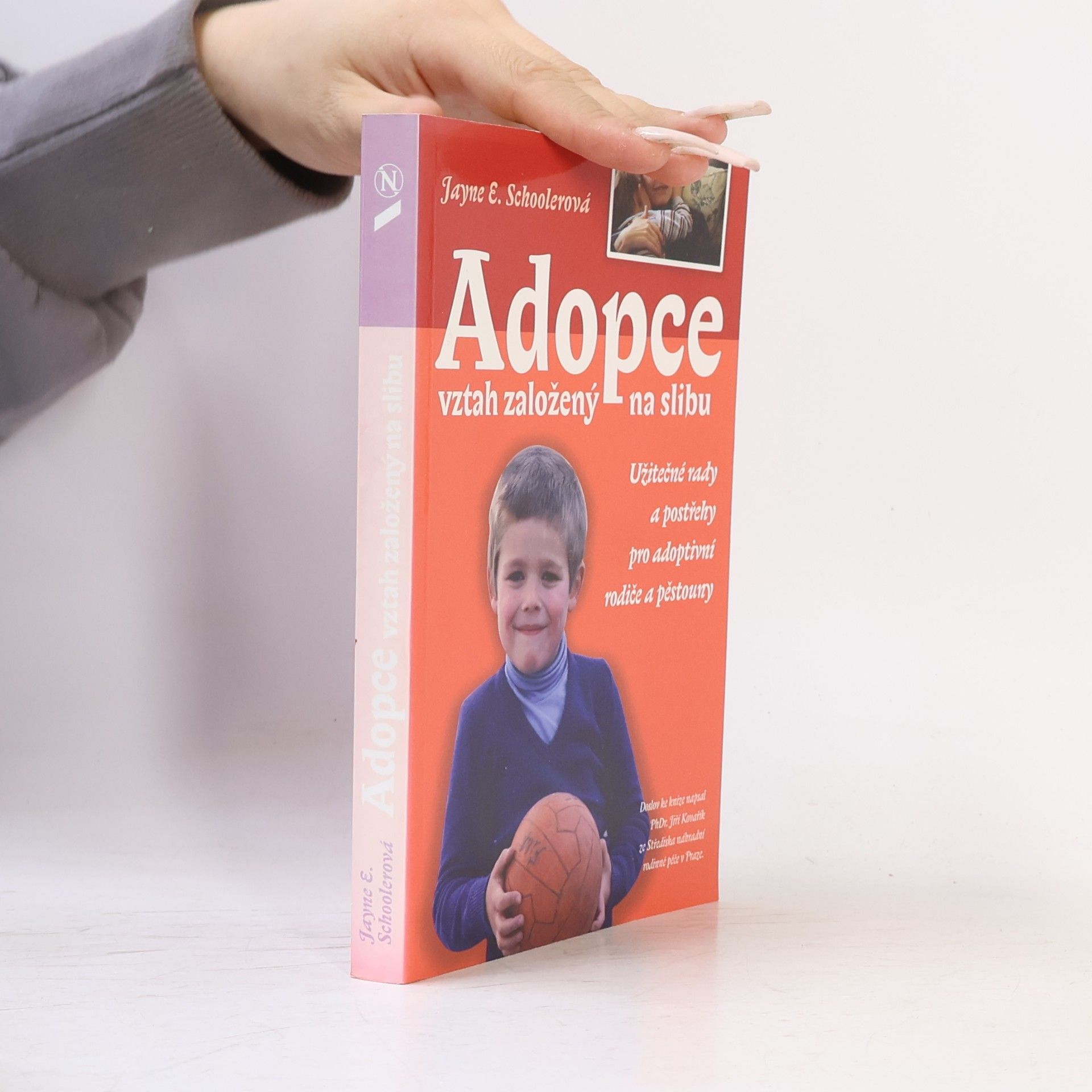 Jayne E. Schooler Adopce: Vztah založený na slibu: Užitečné rady a postřehy pro adoptivní rodiče a pěstouny