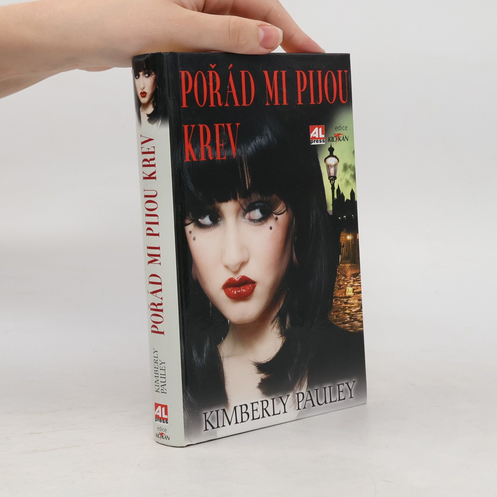 Kimberly Pauley Pořád mi pijou krev
