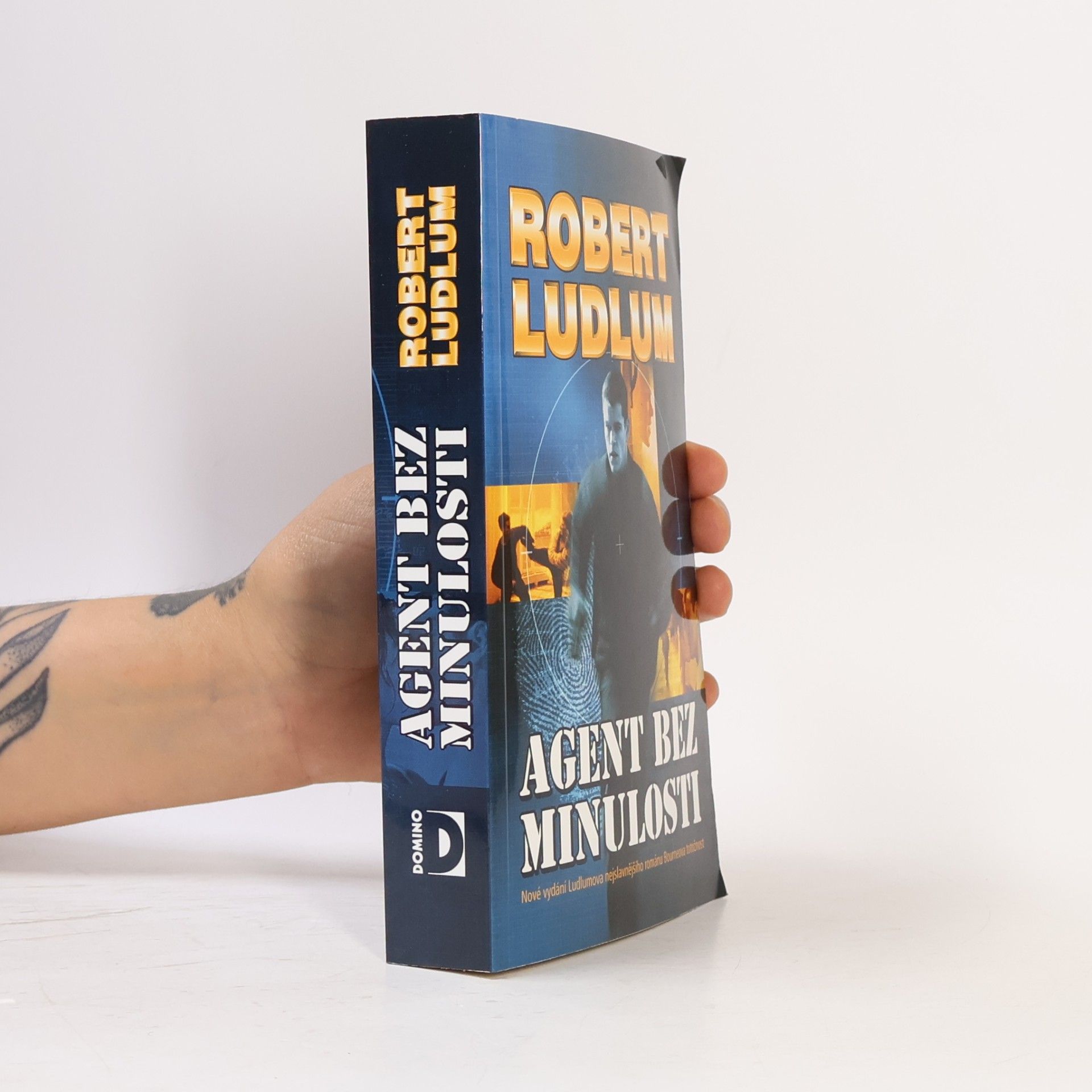 Robert Ludlum Agent bez minulosti