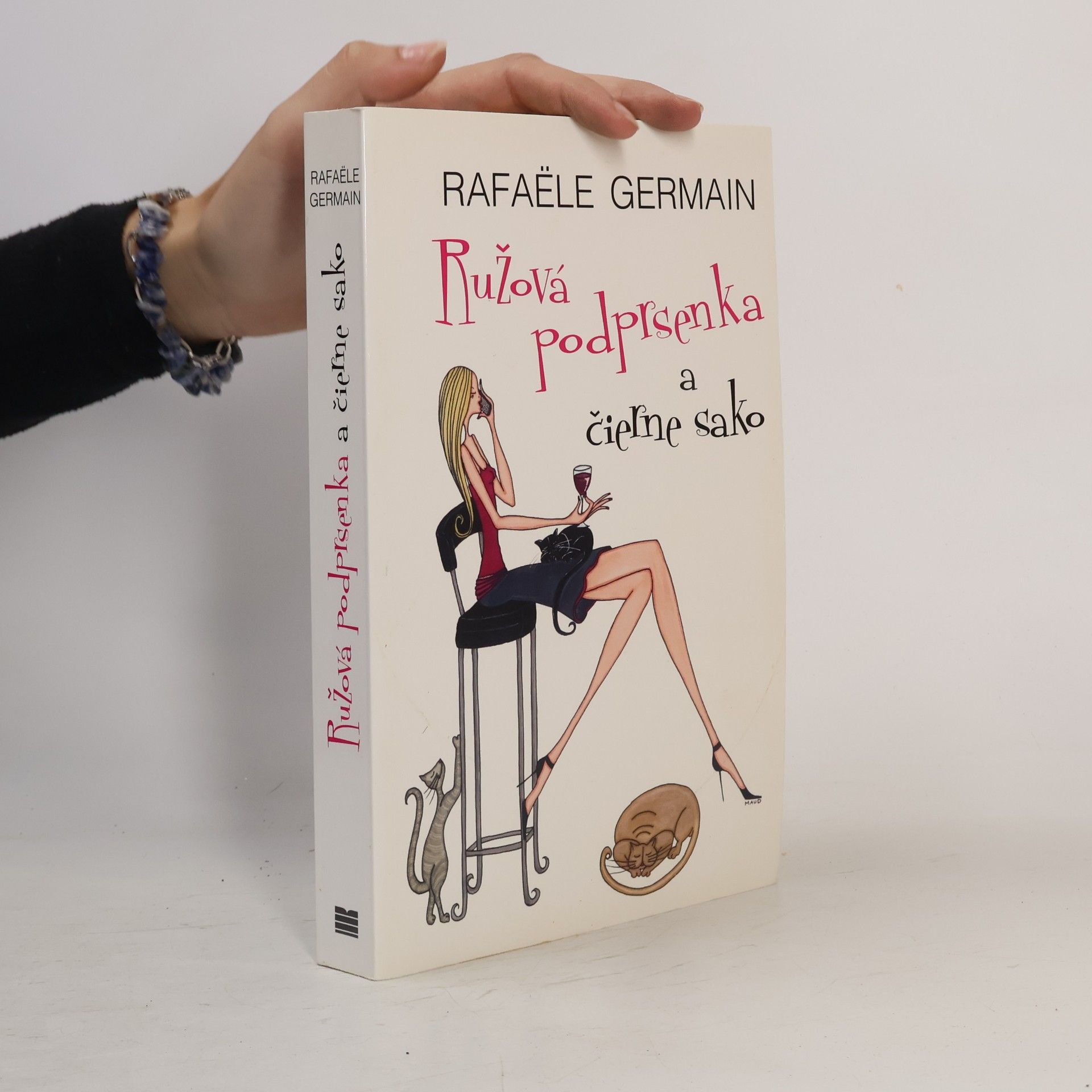 Rafaële Germain Ružová podprsenka a čierne sako