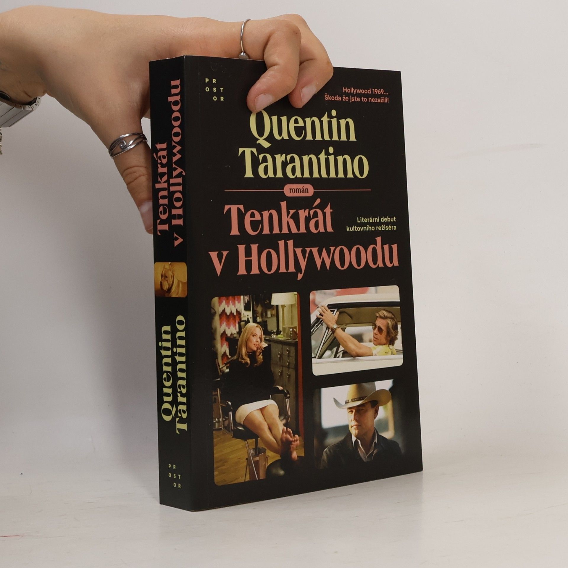 Quentin Tarantino Tenkrát v Hollywoodu : román