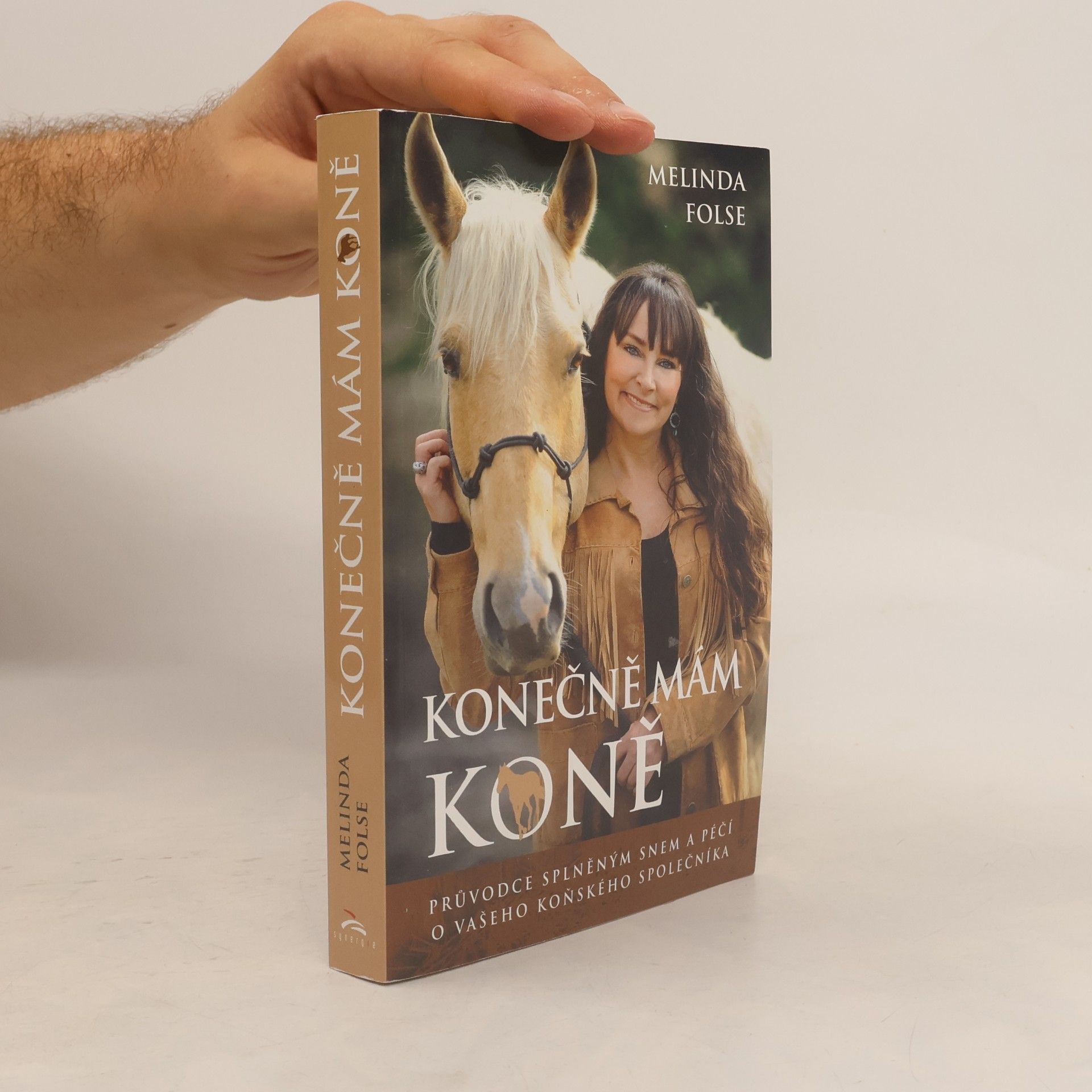 Melinda Folse Konečně mám koně : průvodce splněným snem a péčí o vašeho koňského společníka
