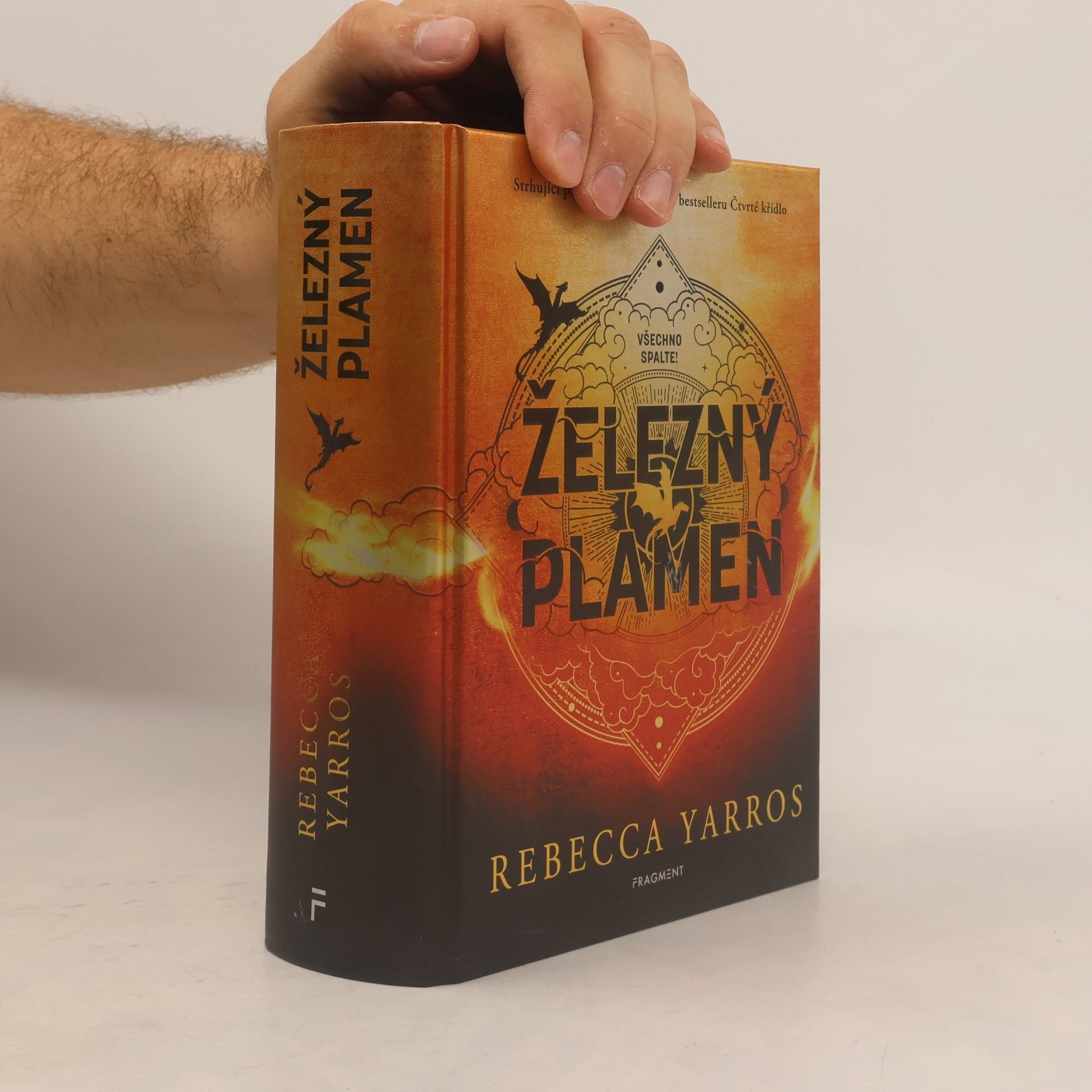 Rebecca Yarros Železný plamen