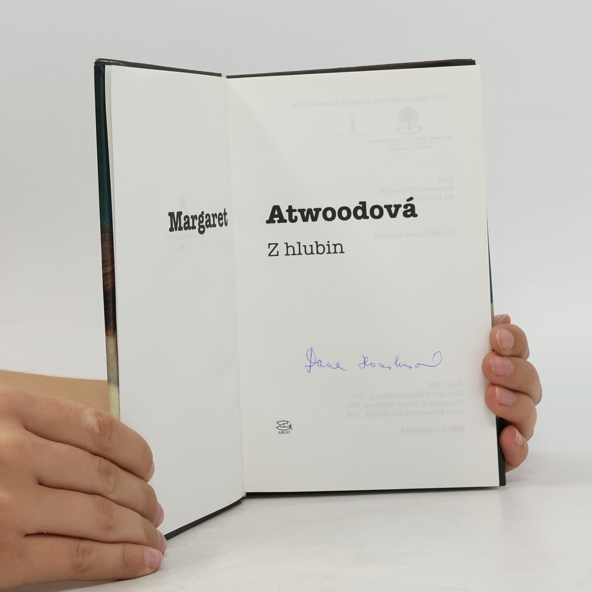 Margaret Atwood Z hlubin
