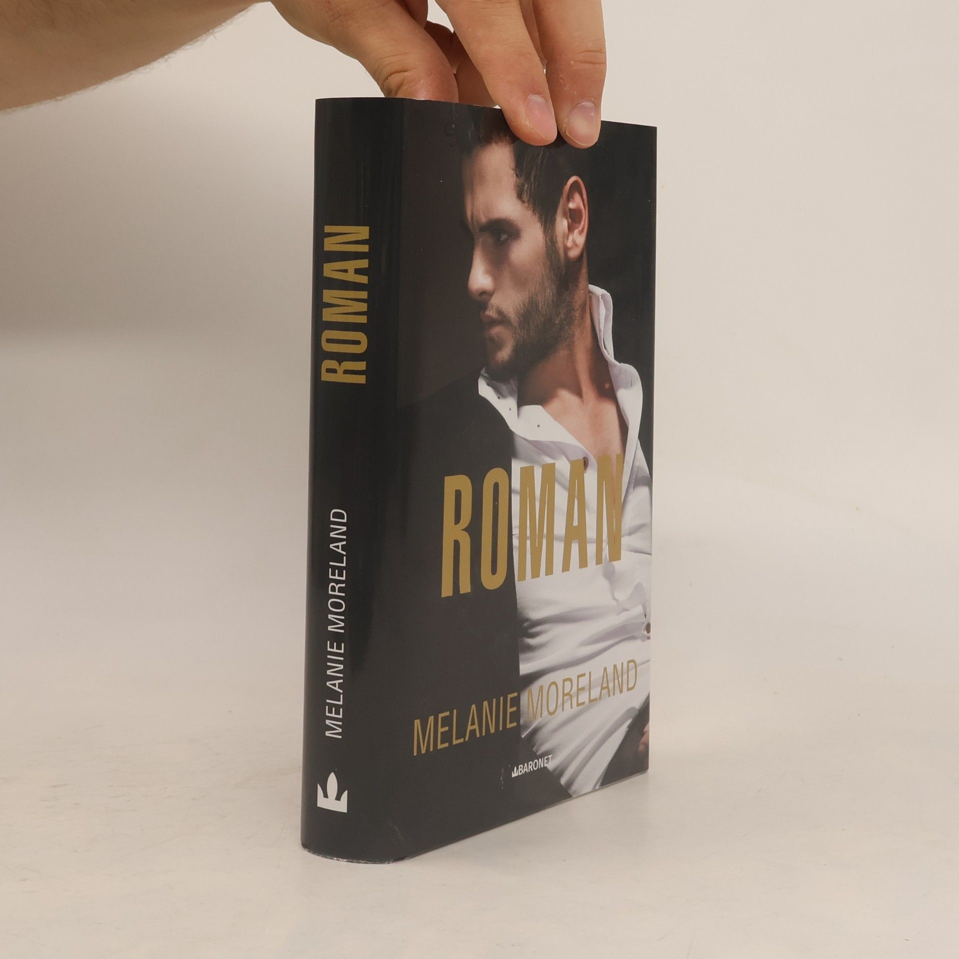 Melanie Moreland Roman