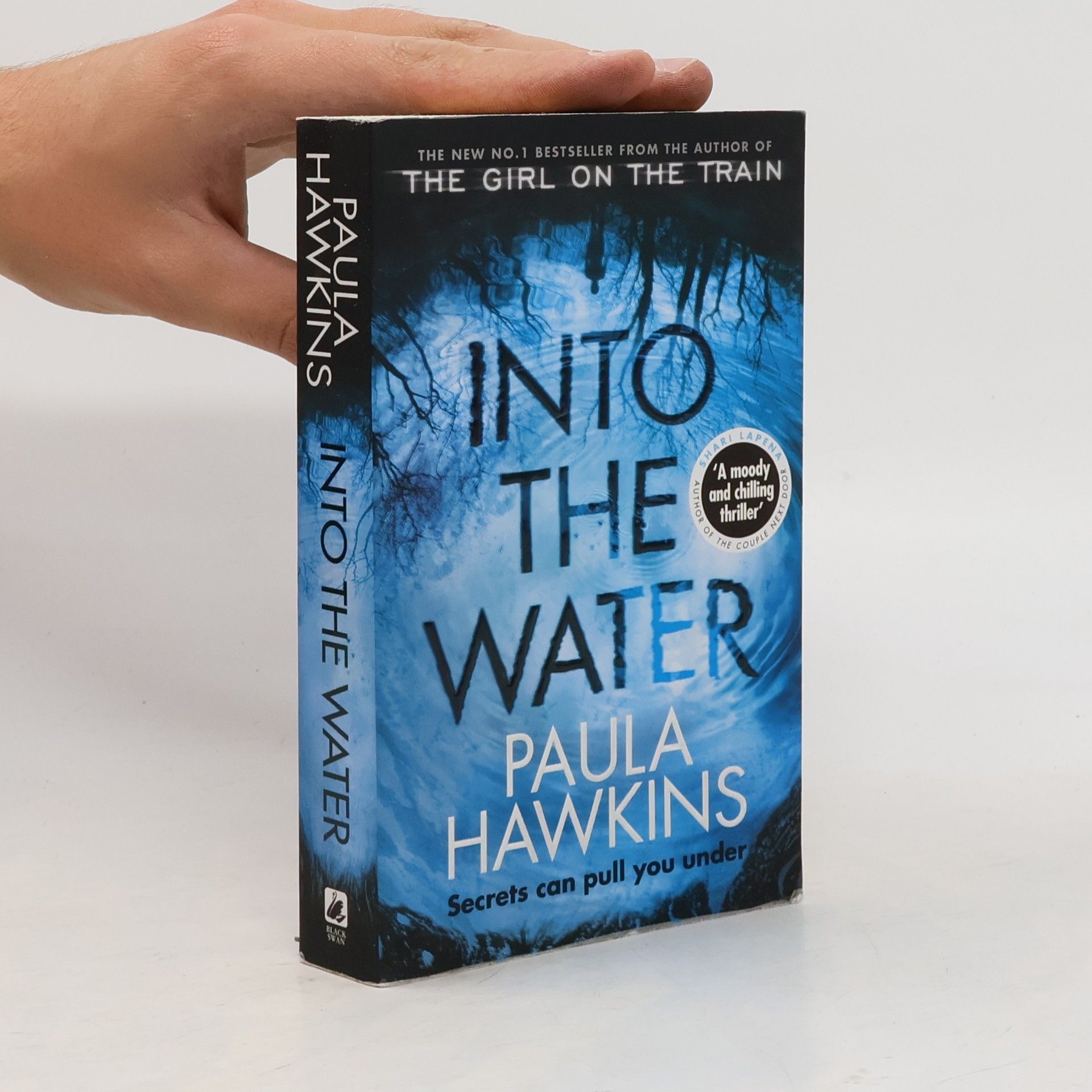 Paula Hawkins Into the Water