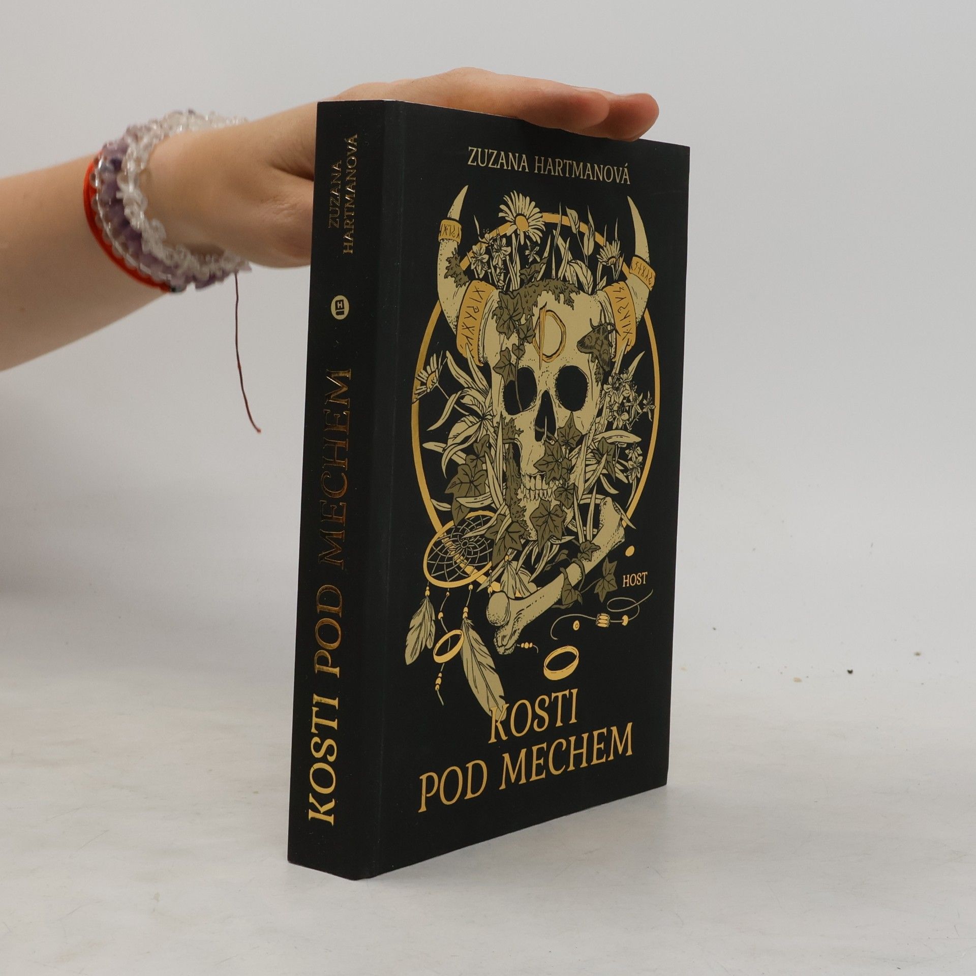 Zuzana Hartmanová Kosti pod mechem