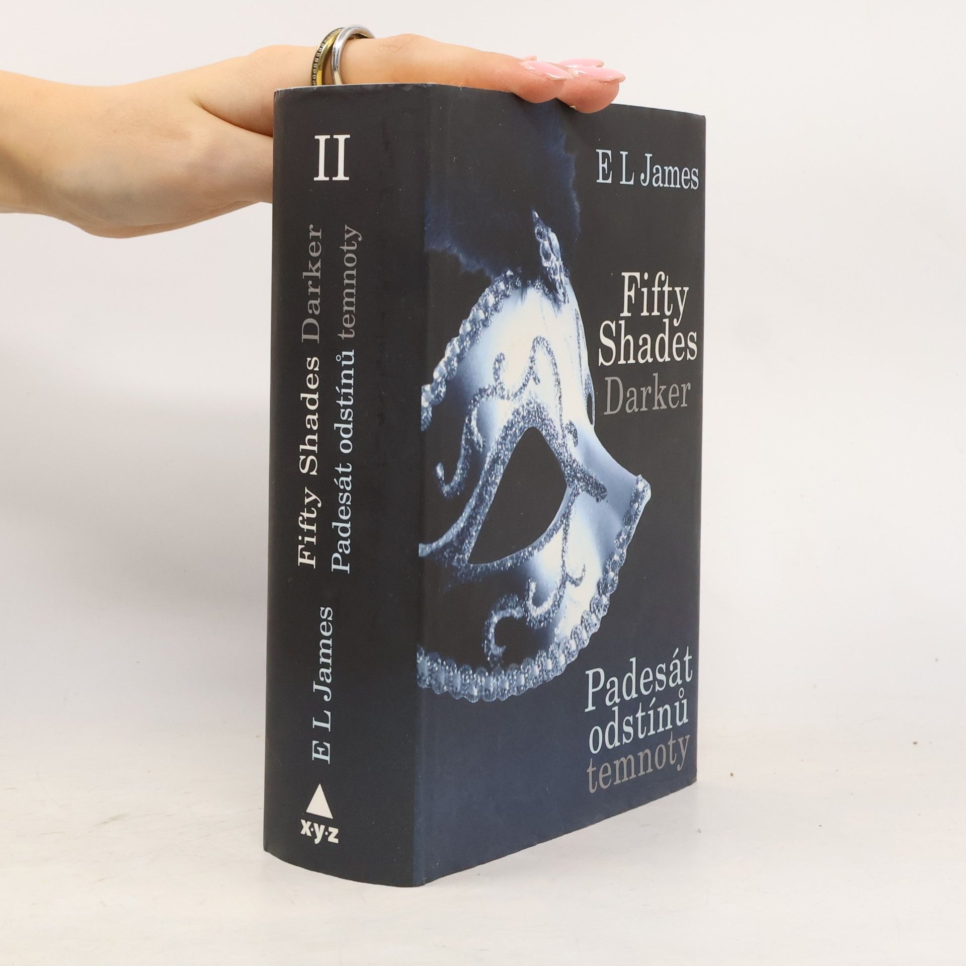 E. L. James Padesát odstínů temnoty