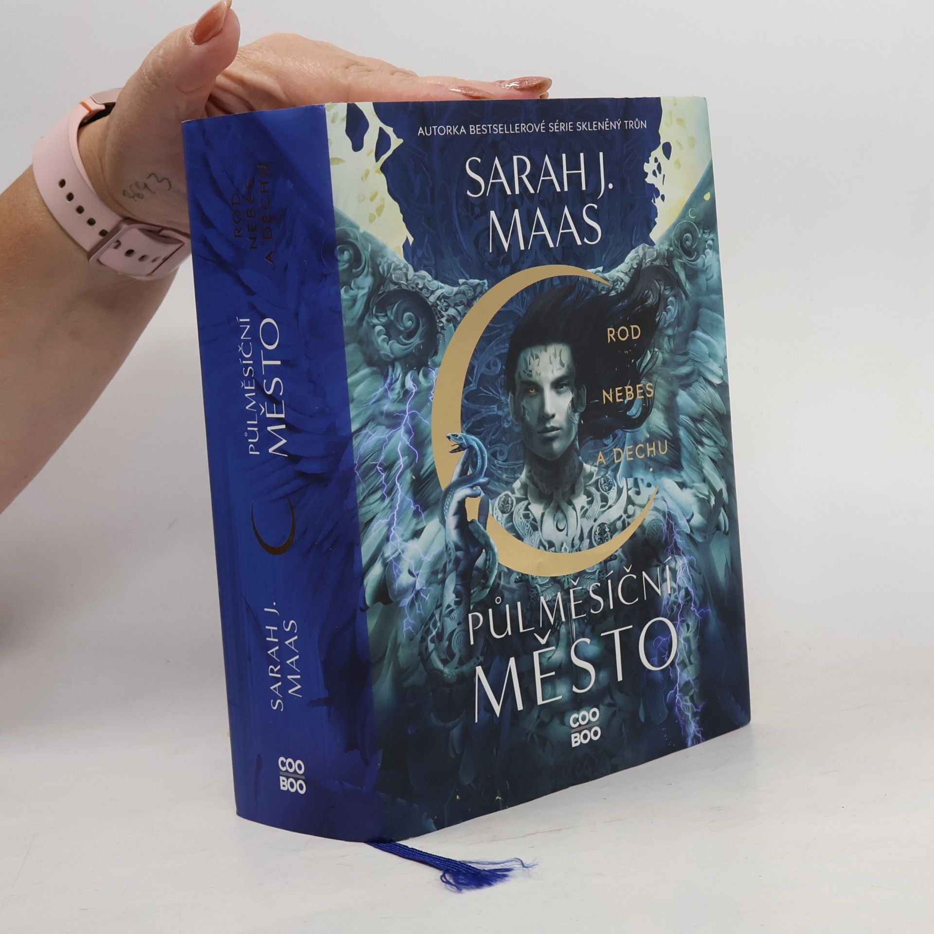 Sarah J. Maas Půlměsíční město. Rod nebes a dechu
