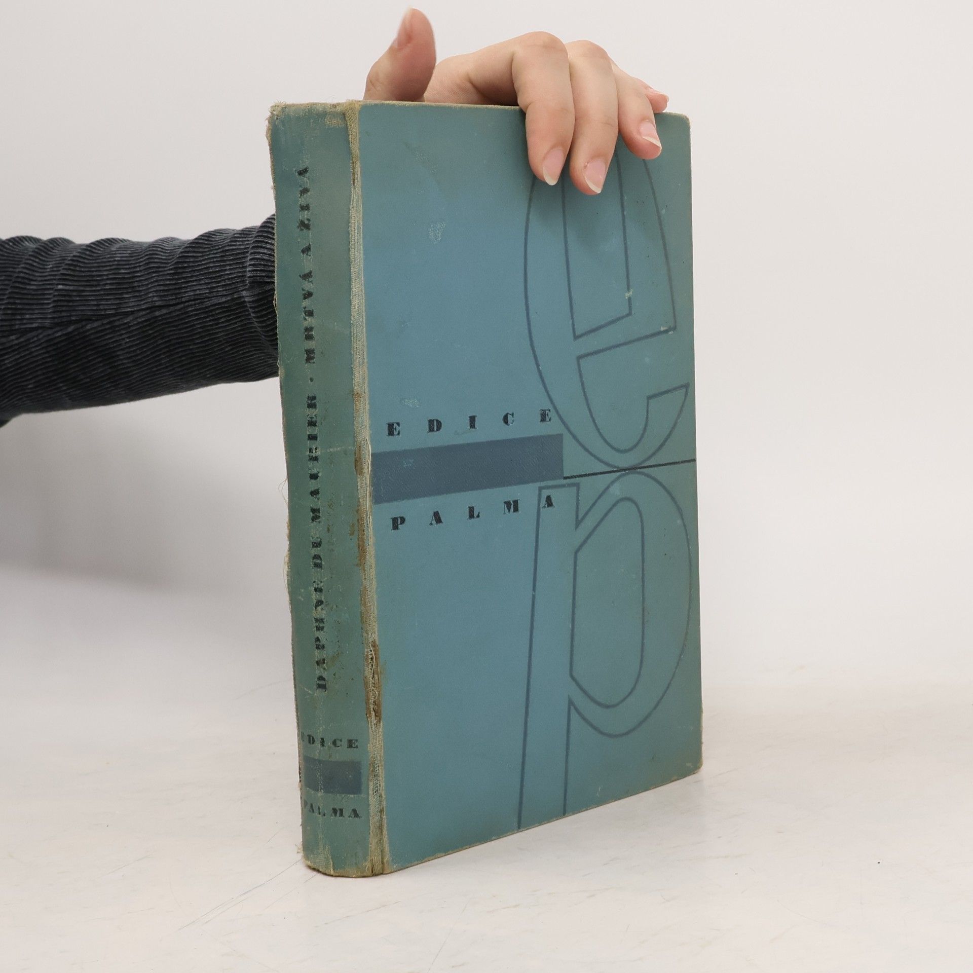Daphne du Maurier Mrtvá a živá