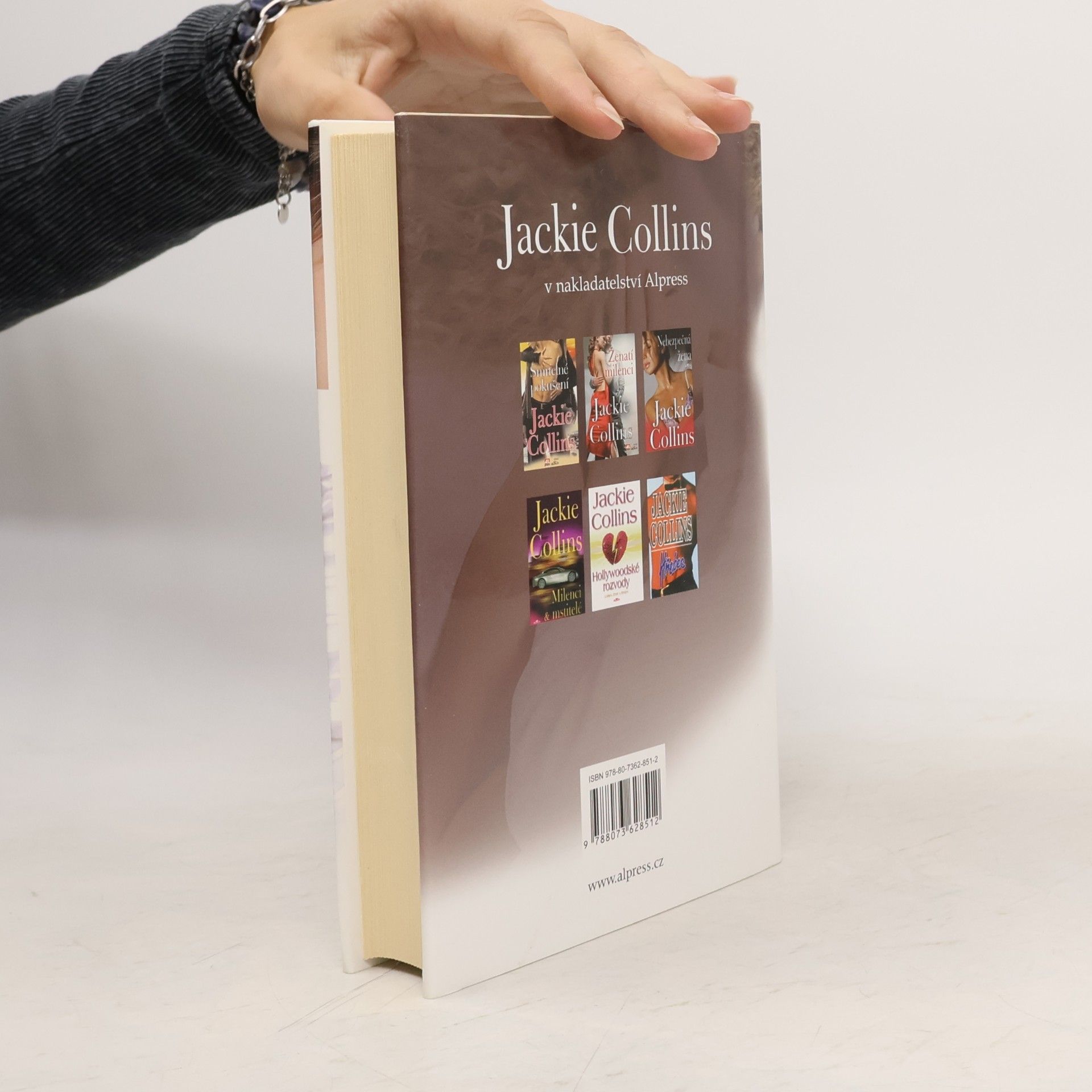Jackie Collins Naivní mrcha