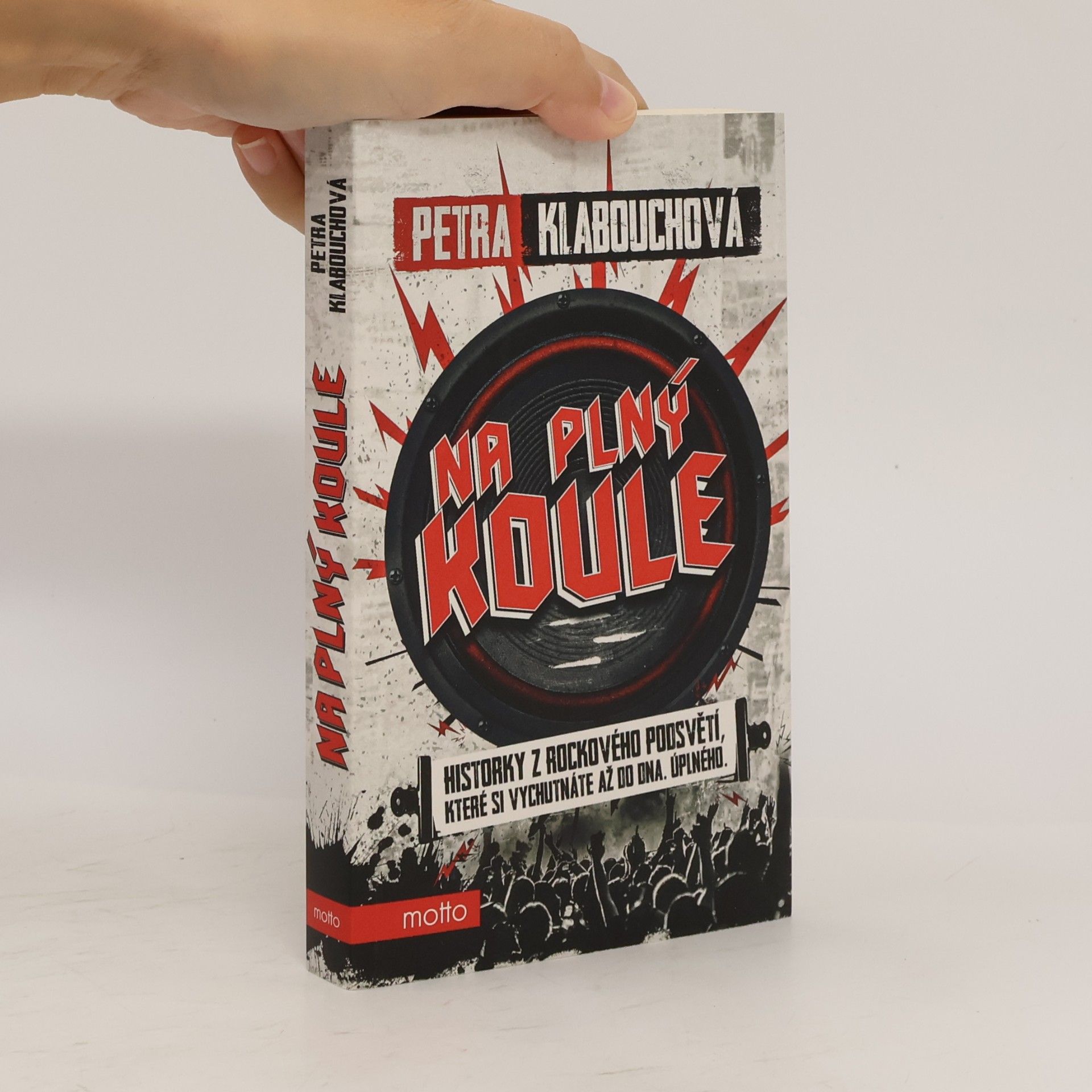 Petra Klabouchová Na plný koule : historky z rockového podsvětí, které si vychutnáte až do dna - úplného
