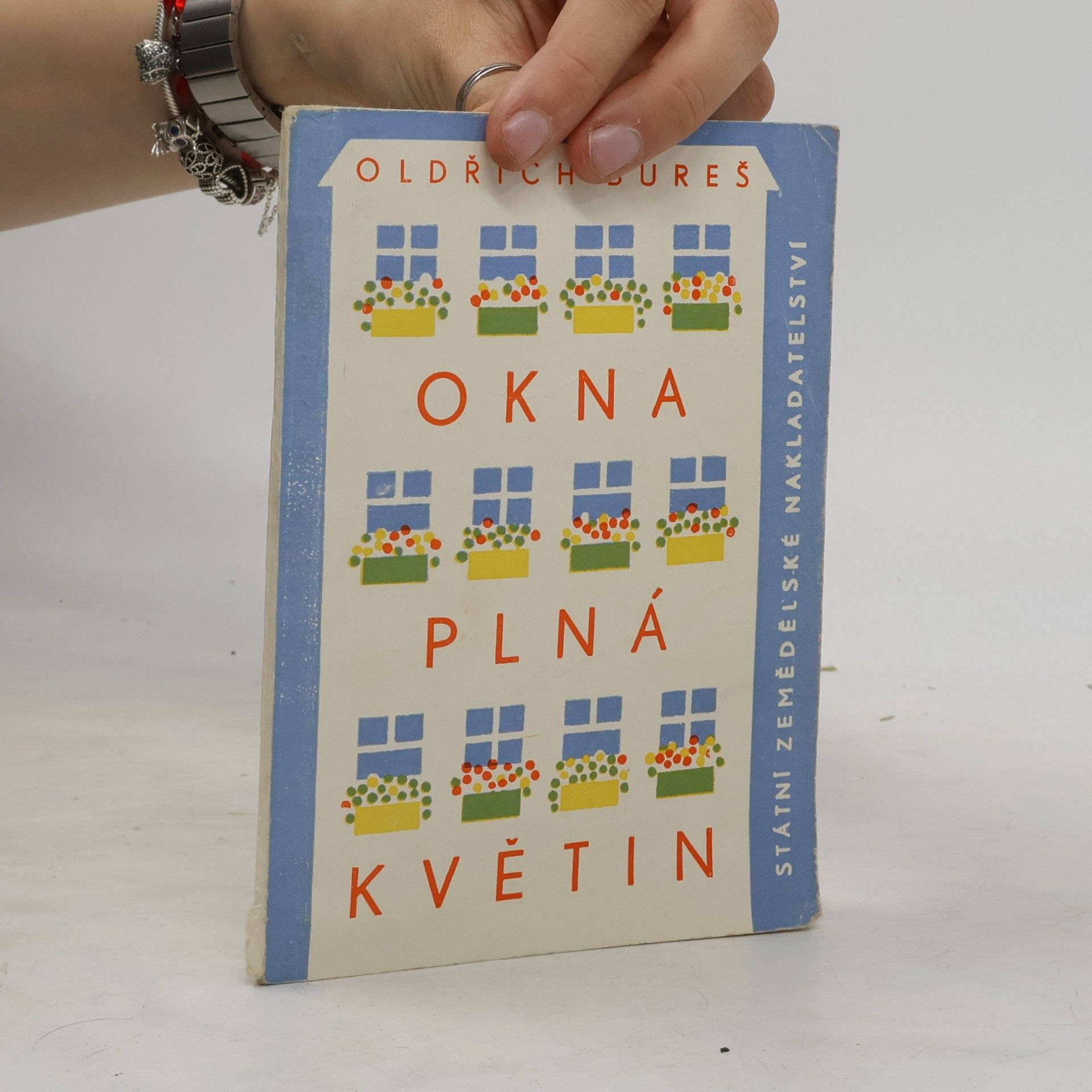 Okna plná květin