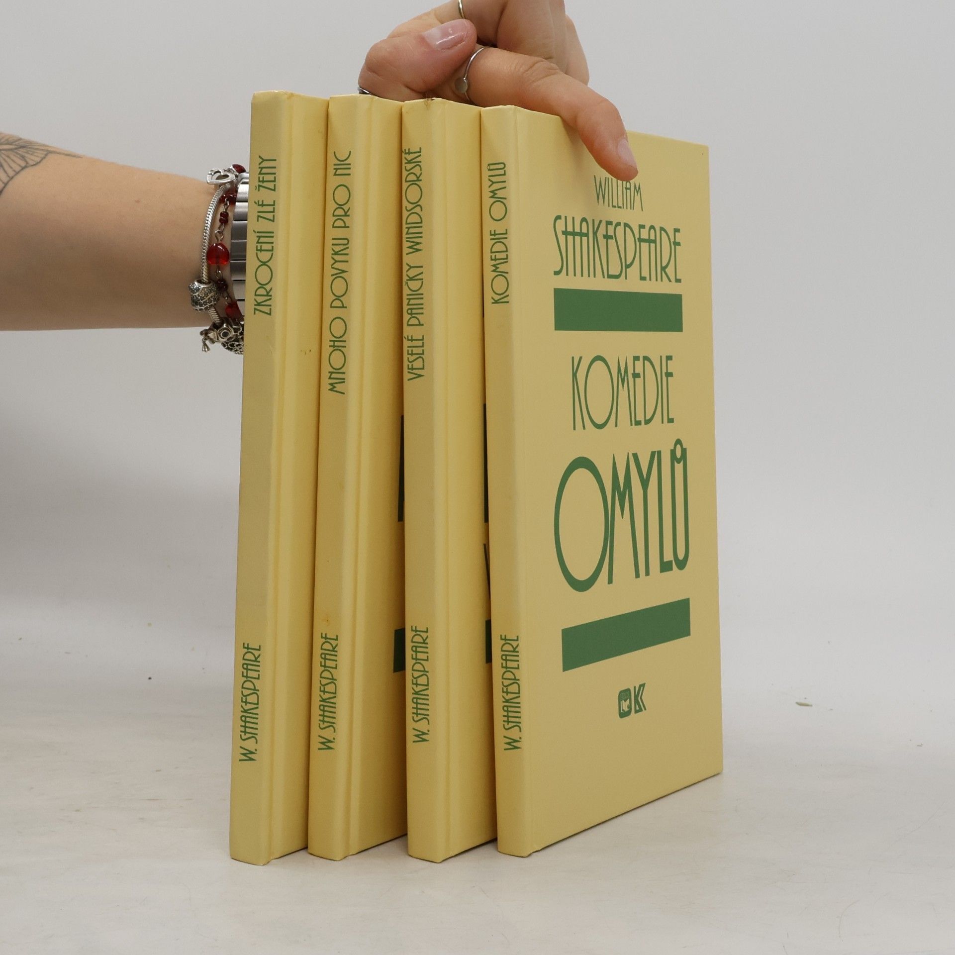 William Shakespeare Zkrocení zlé ženy / Komedie omylů / Veselé paničky windsorské / Mnoho povyku pro nic