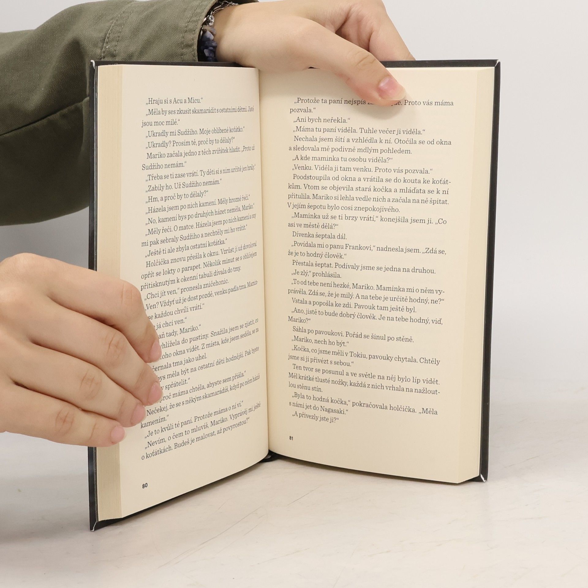 Kazuo Ishiguro Vybledlá krajina s kopci