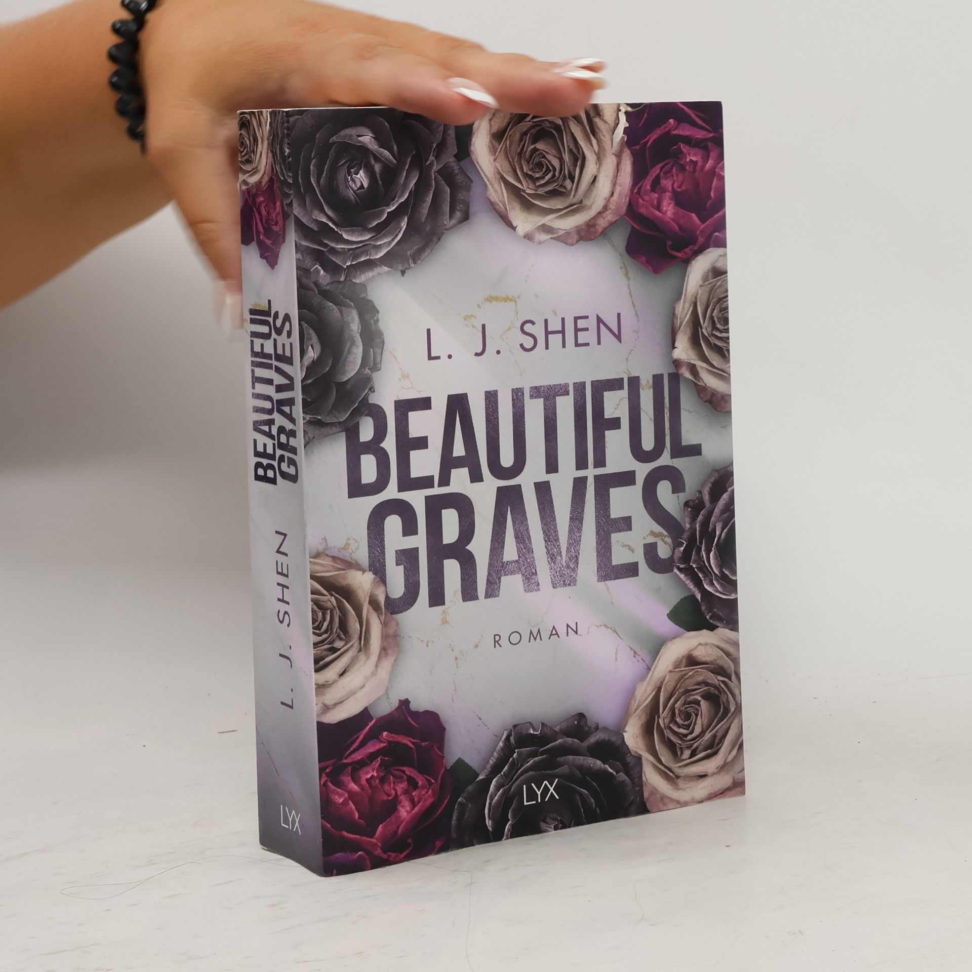 L. J. Shen Beautiful Graves