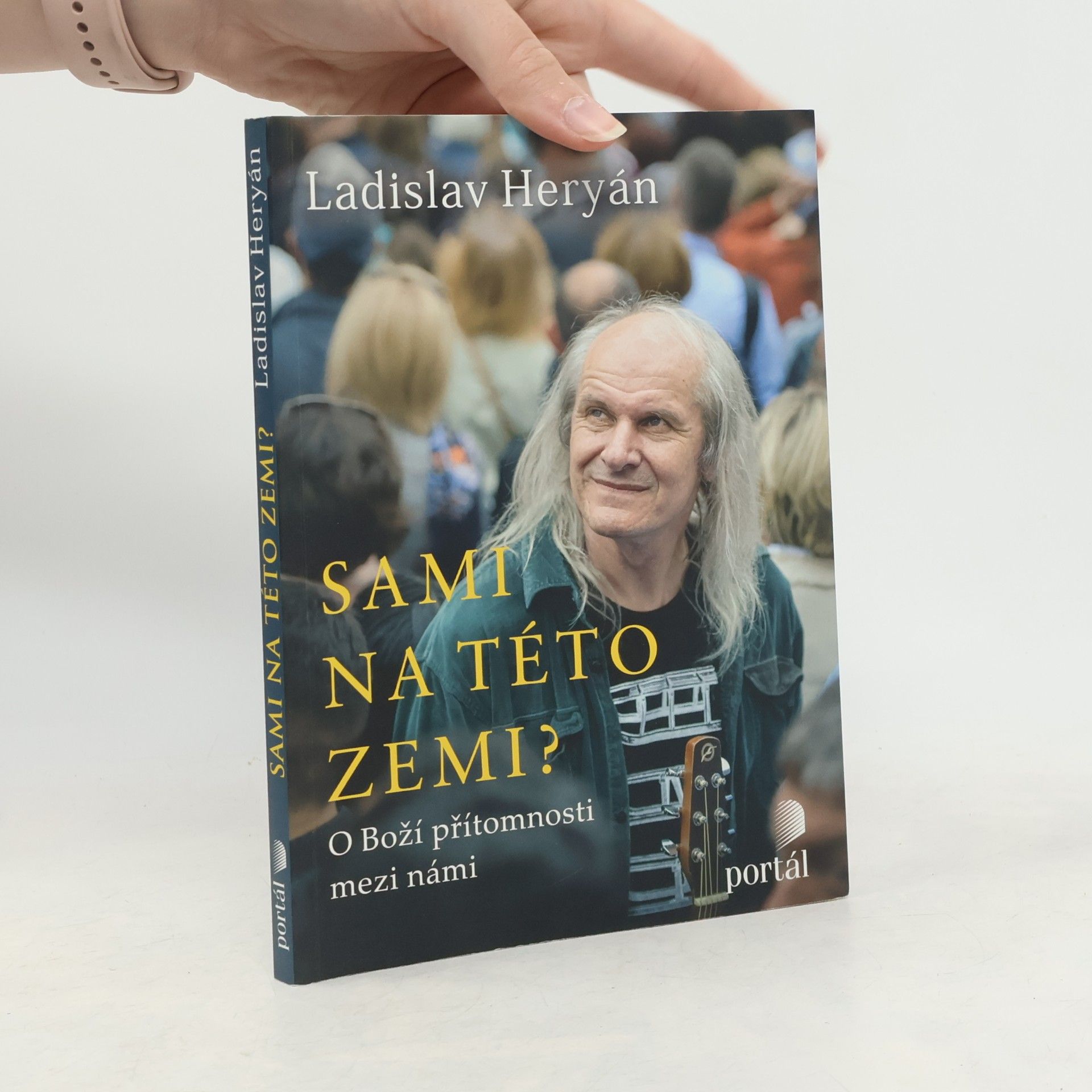 Sami na této zemi? O Boží přítomnosti mezi námi
