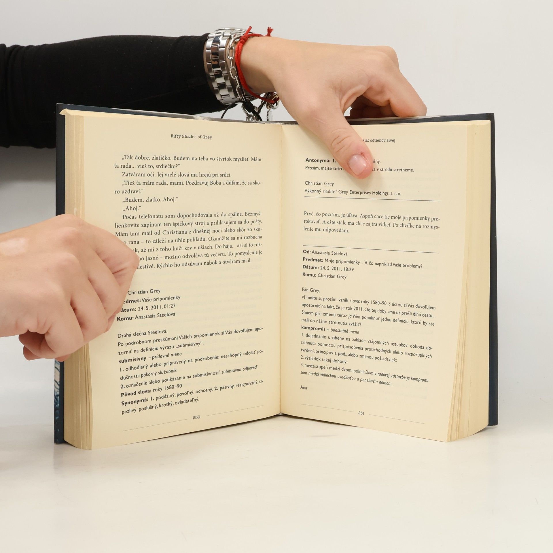 E. L. James Päťdesiat odtieňov sivej