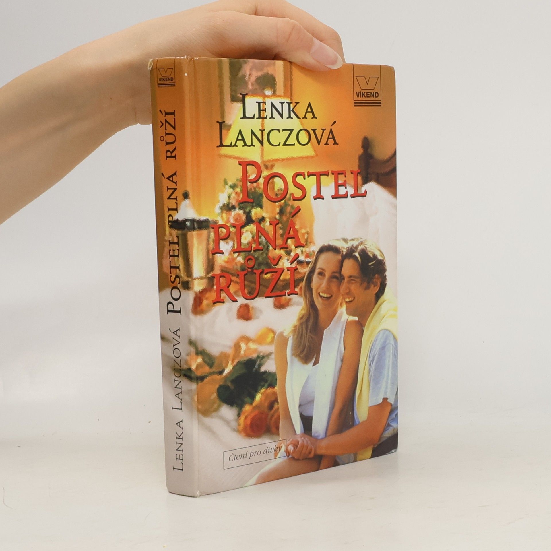 Lenka Lanczová Postel plná růží