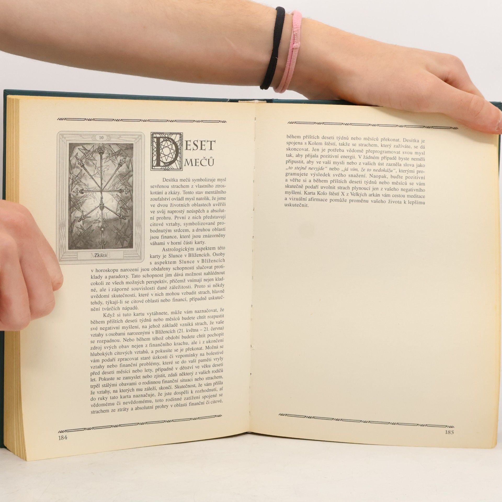 Angeles Arrien Velká kniha Crowleyho tarotu : praktické využití starověkých vizuálních symbolů