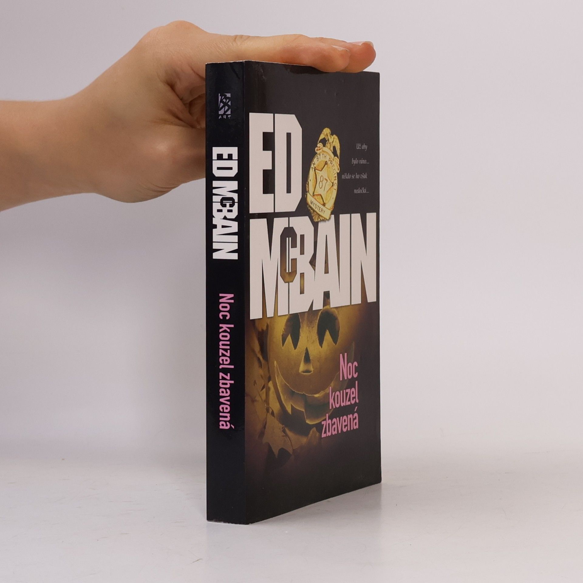 Ed McBain Noc kouzel zbavená : román z 87. revíru