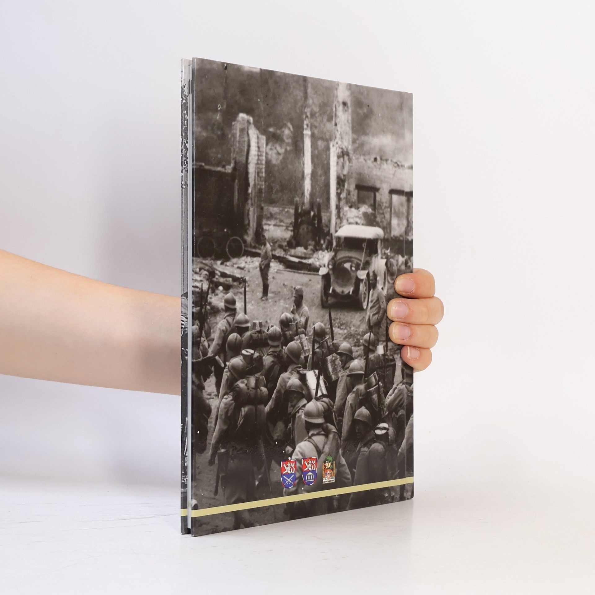 Jiří Charfreitag Československé legie 1914-1920 - stejnokroje a výstroj
