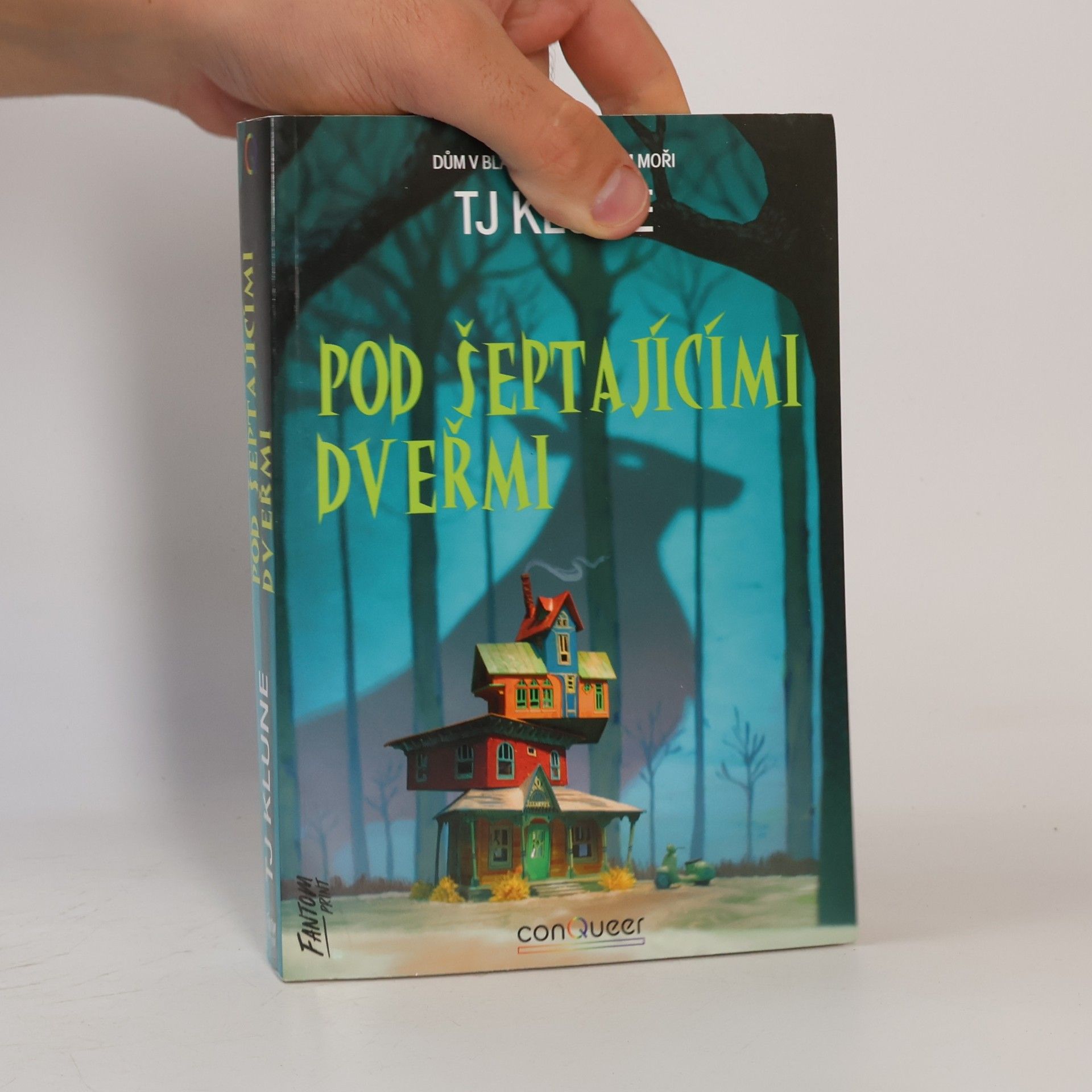T. J. Klune Pod šeptajícími dveřmi