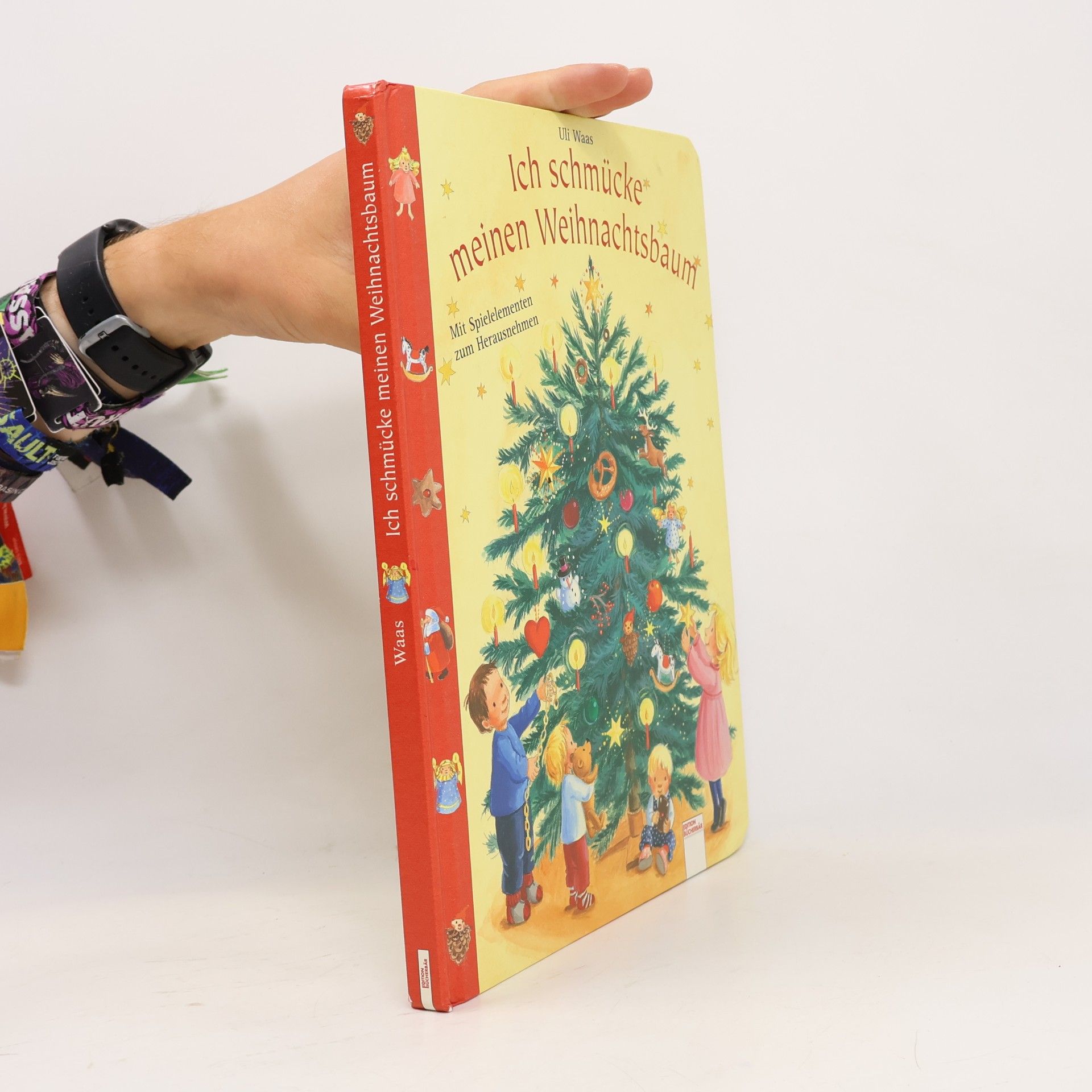 Ich schmücke meinen Weihnachtsbaum