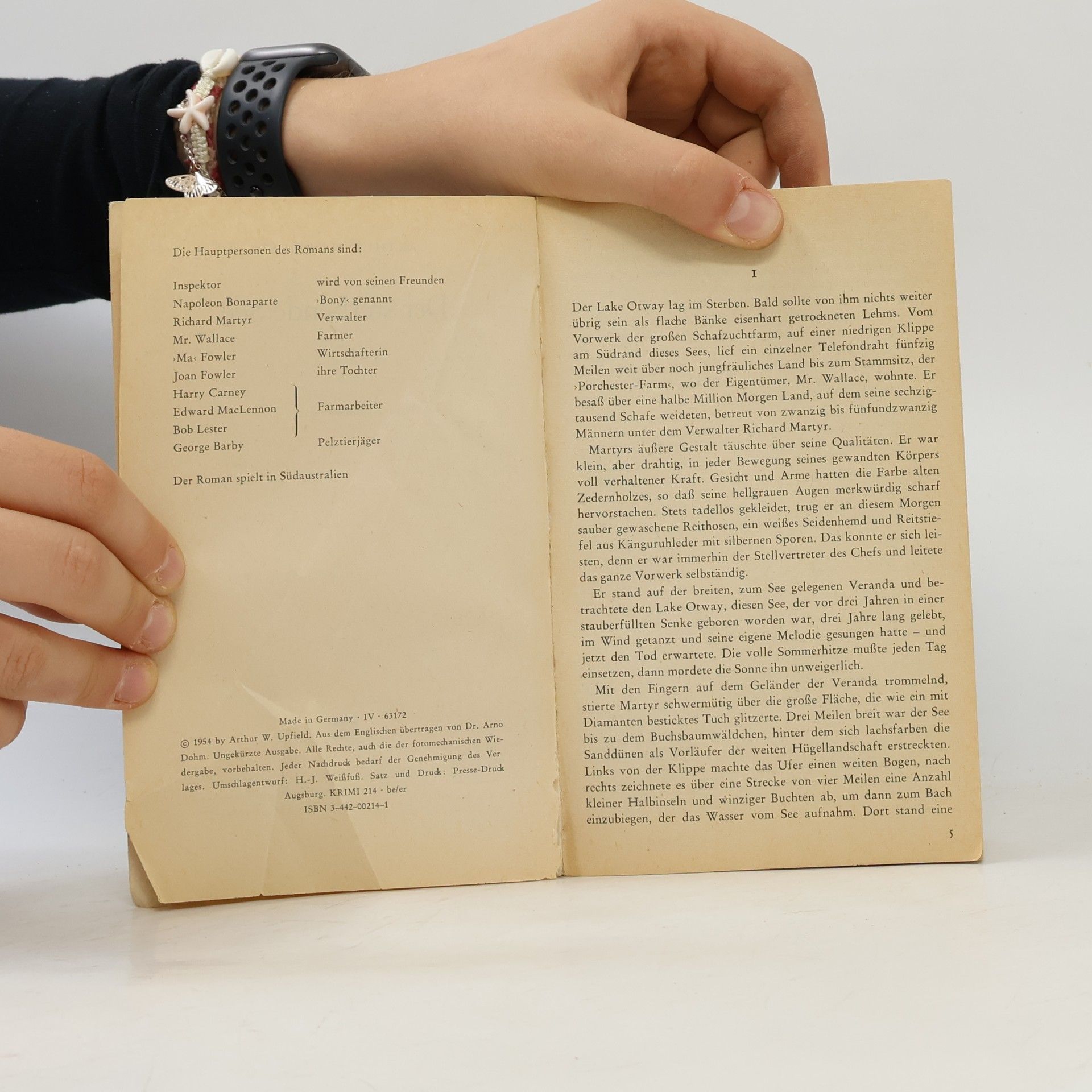 Arthur Upfield Der sterbende See, Falscher Glanz und echte Steine